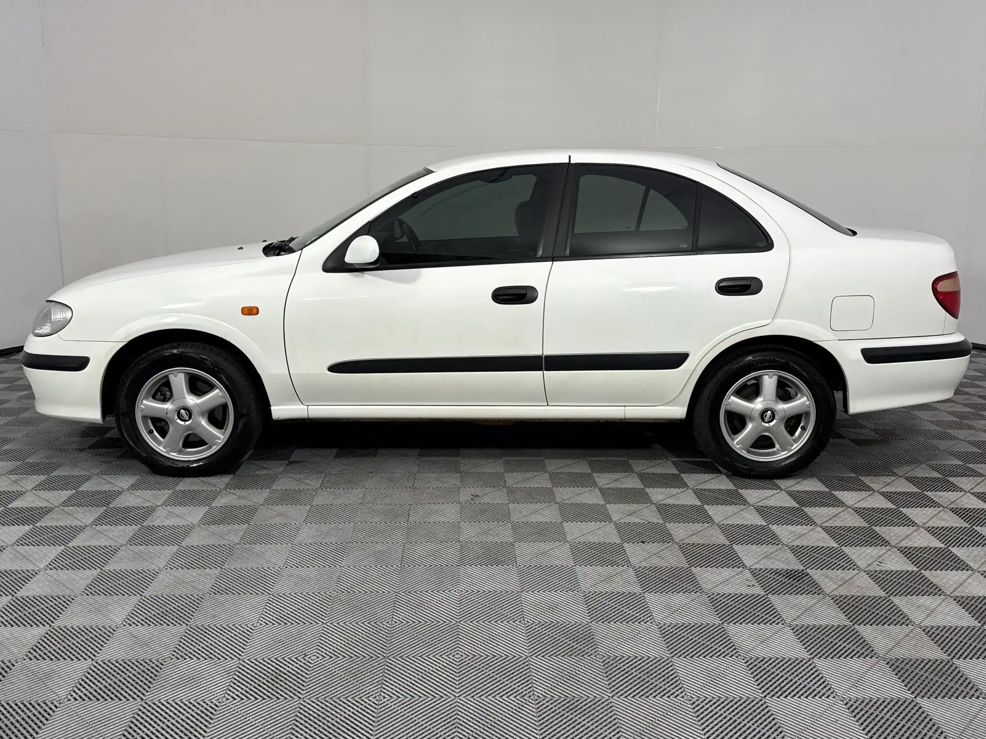 Nissan Almera