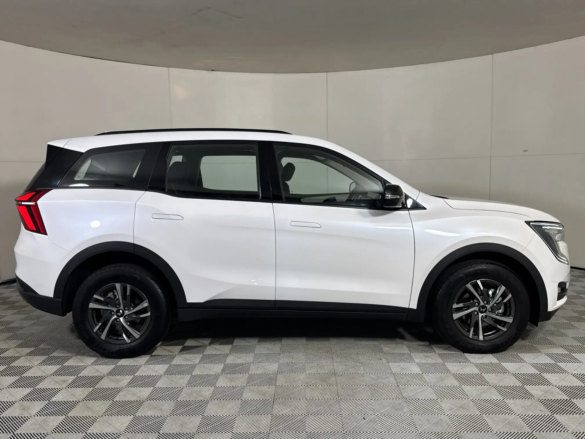 Mahindra XUV 700