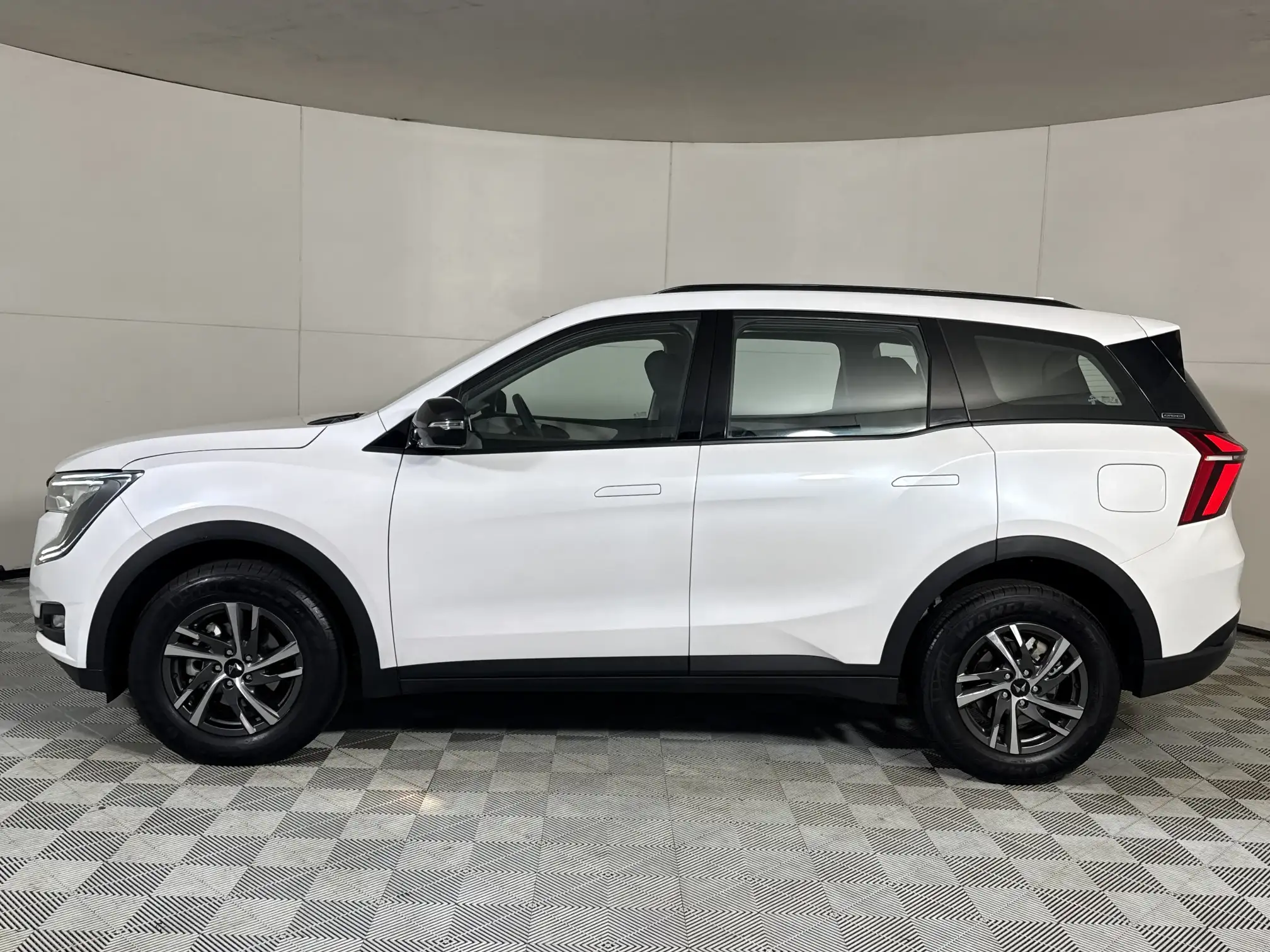 Mahindra XUV 700