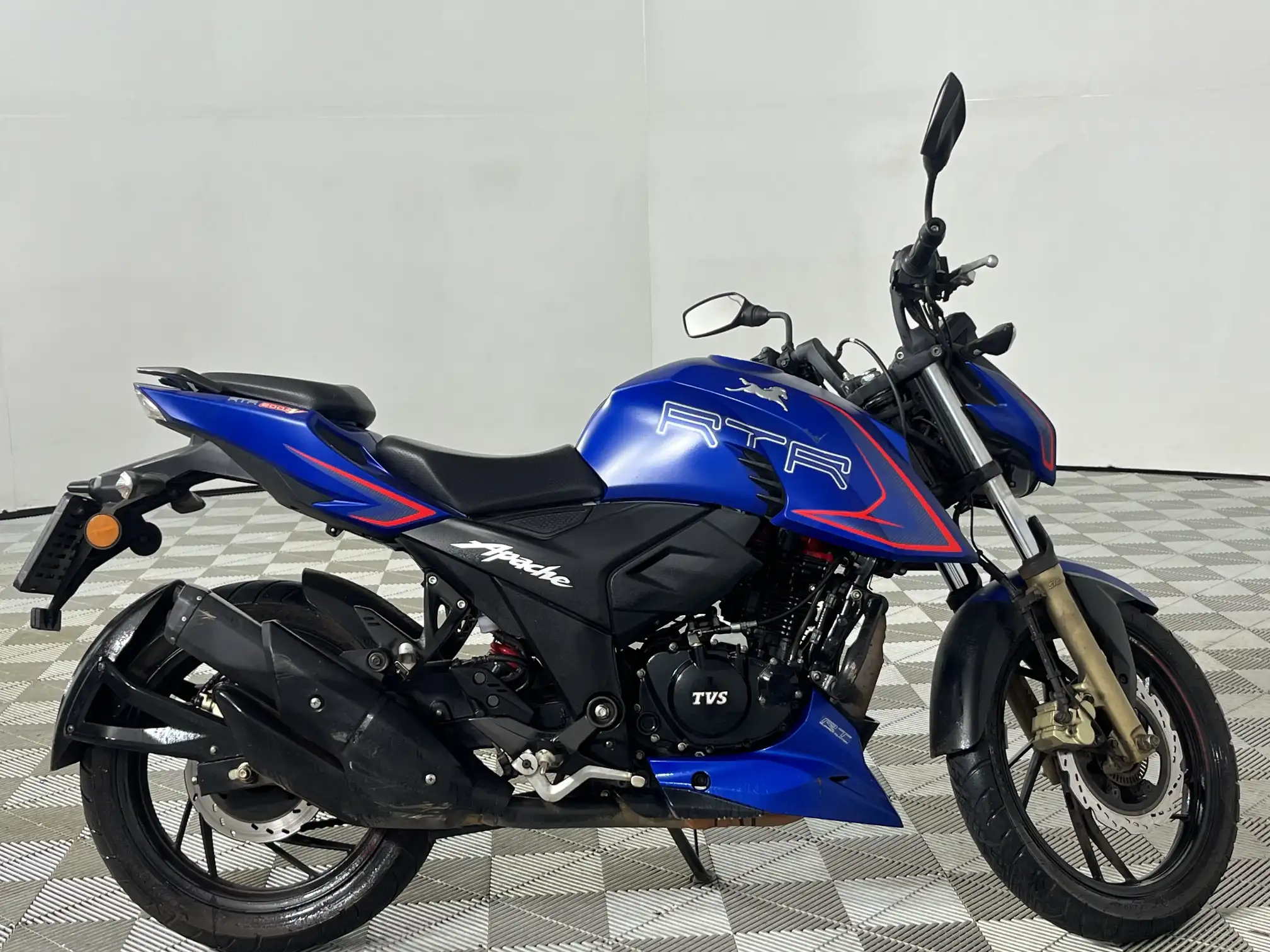 2023 TVS Apache