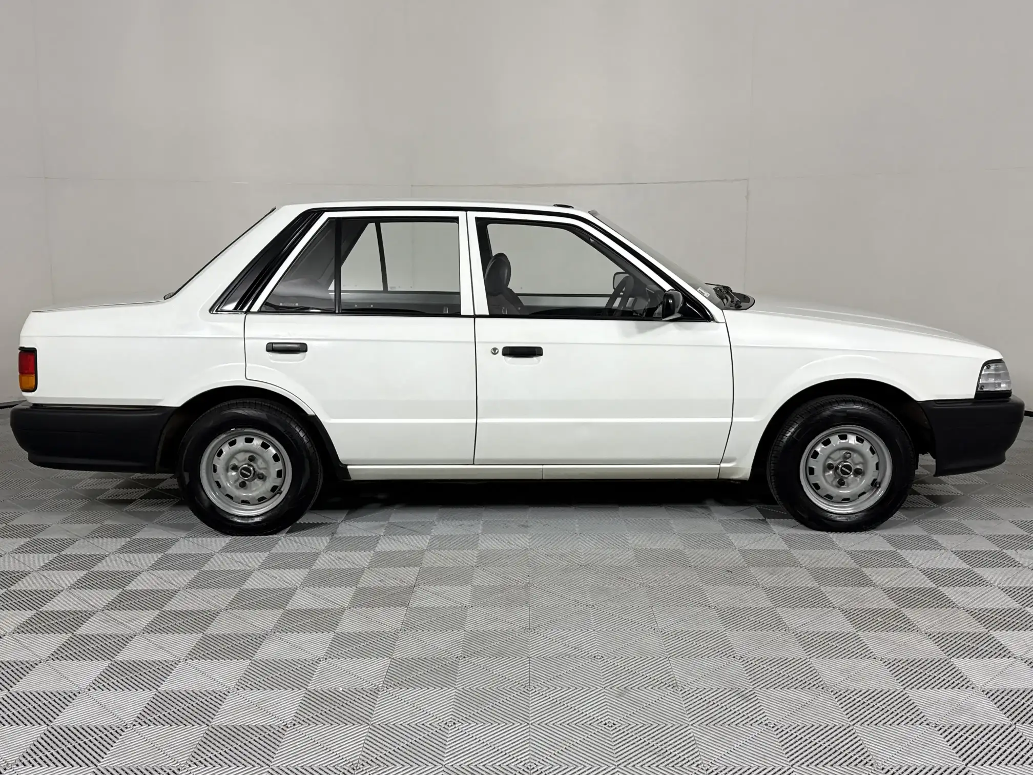 Mazda 323