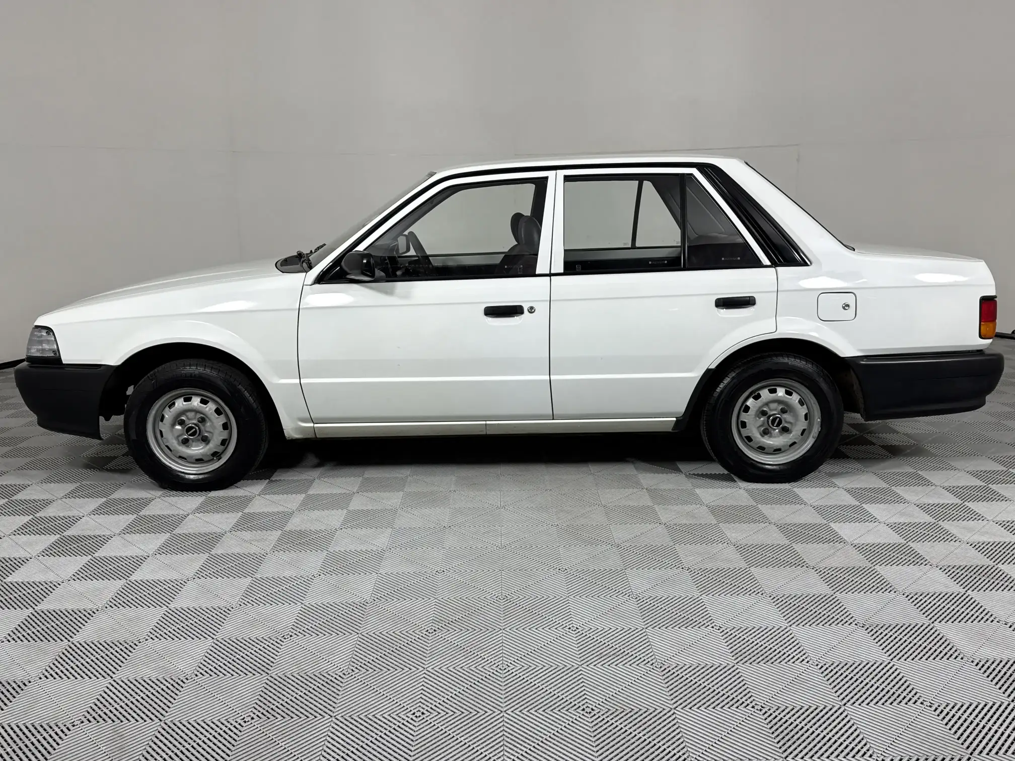 Mazda 323