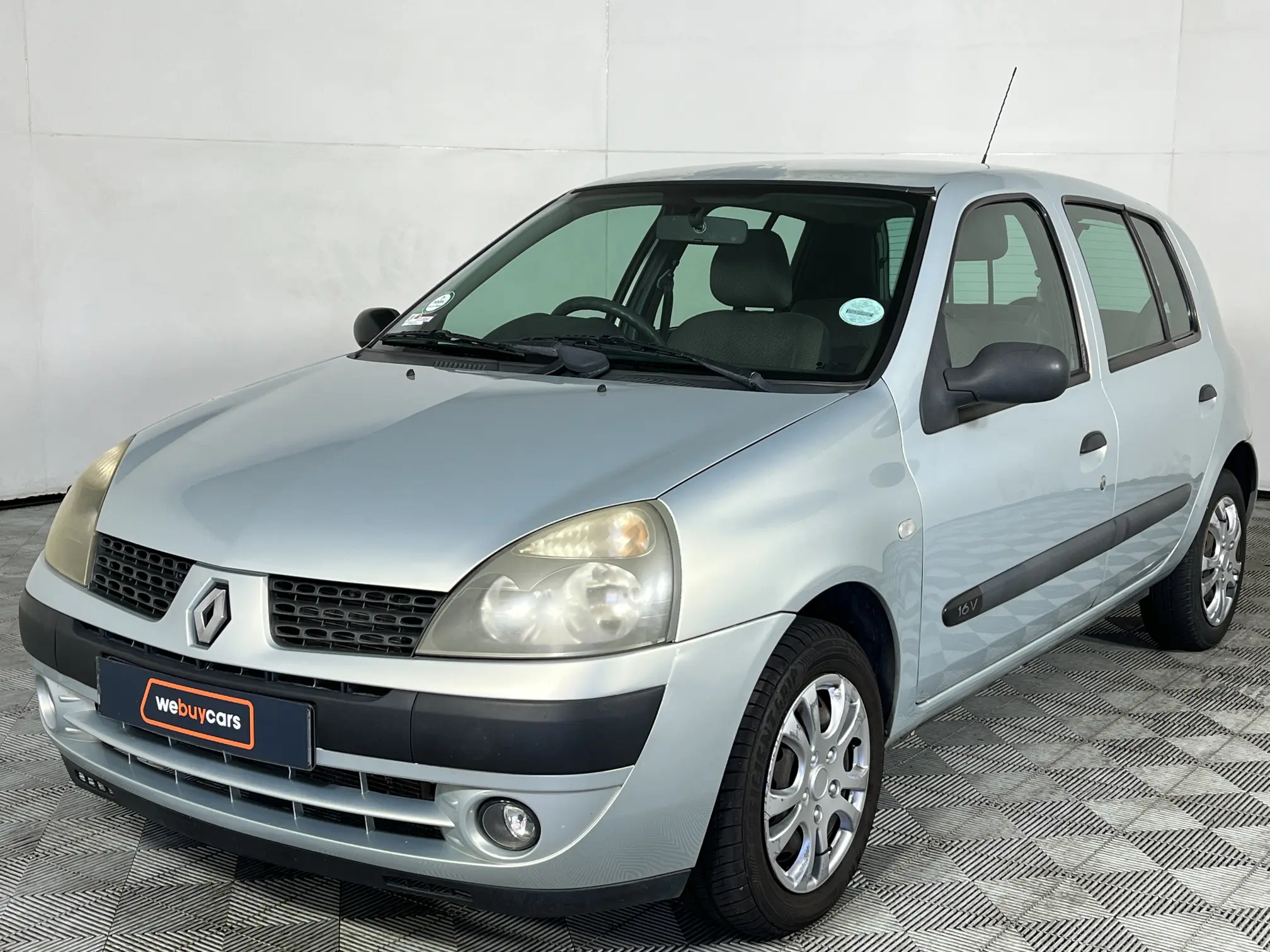 2004 Renault Clio 1.6 Privilege 5-Door