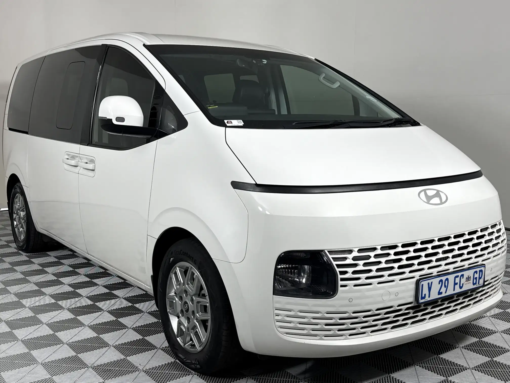 Hyundai Staria