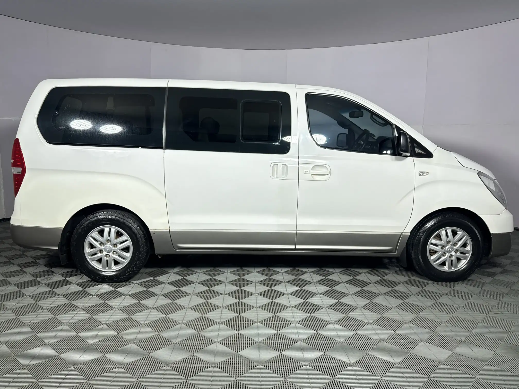 Hyundai H-1