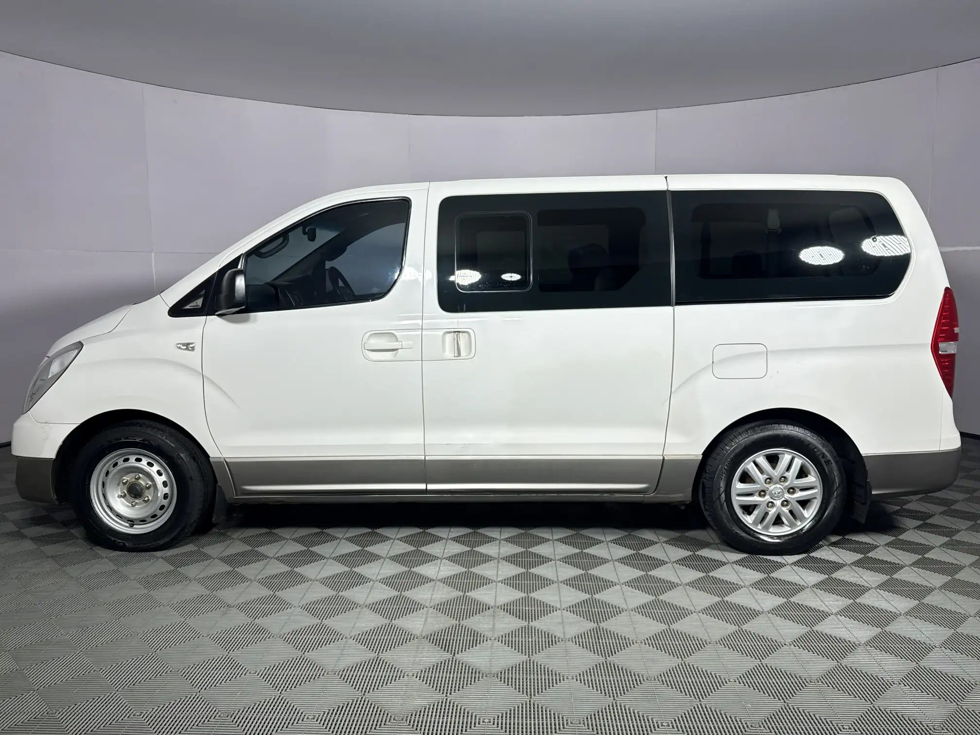 Hyundai H-1