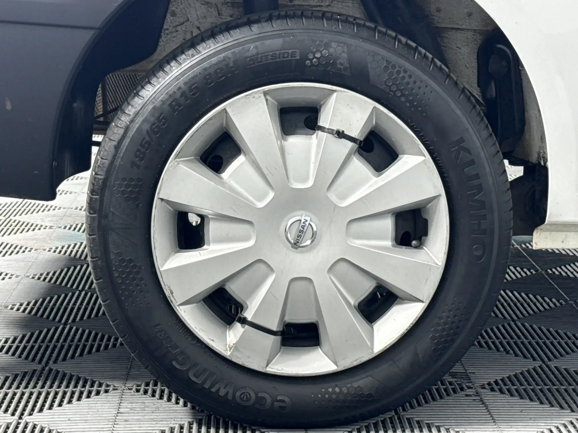 Nissan NP200