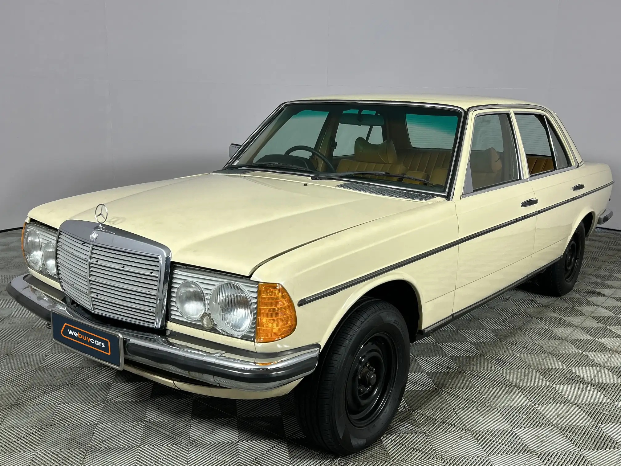 1979 Mercedes-Benz W123 Shape Sedan