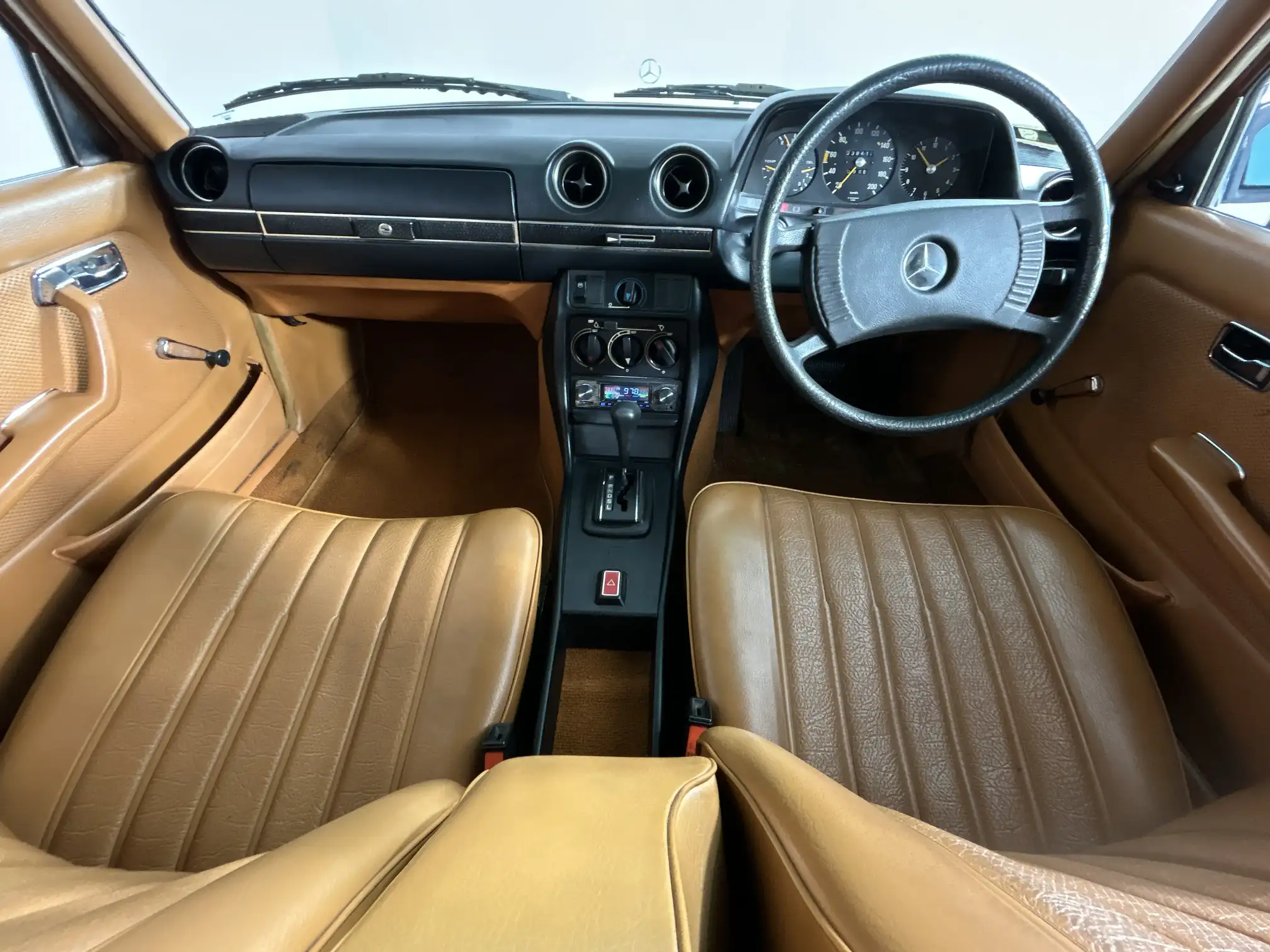 Mercedes-Benz W123 Shape Sedan