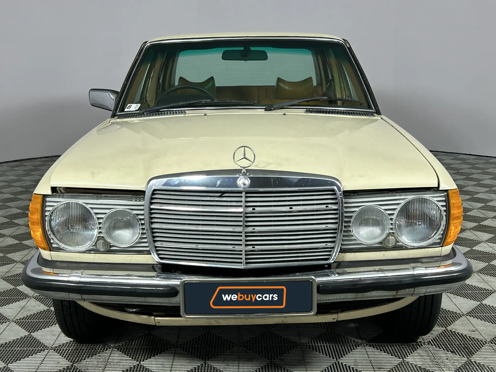 Mercedes-Benz W123 Shape Sedan