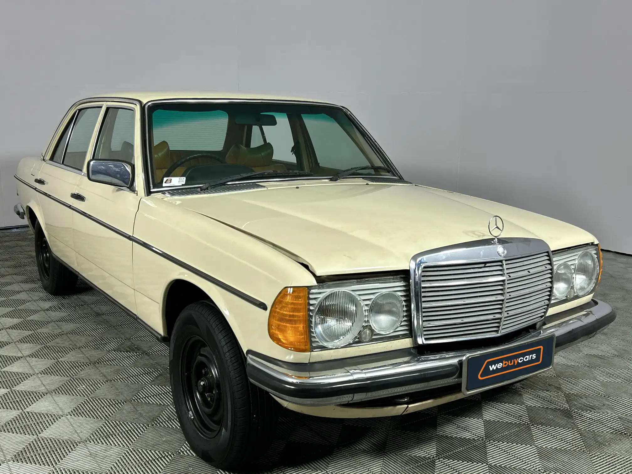 Mercedes-Benz W123 Shape Sedan