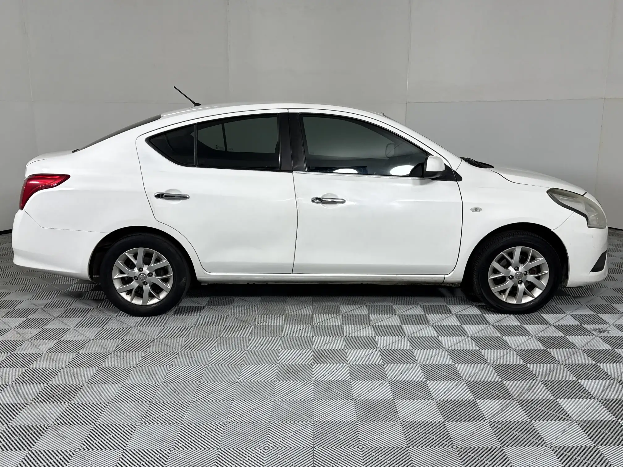 Nissan Almera
