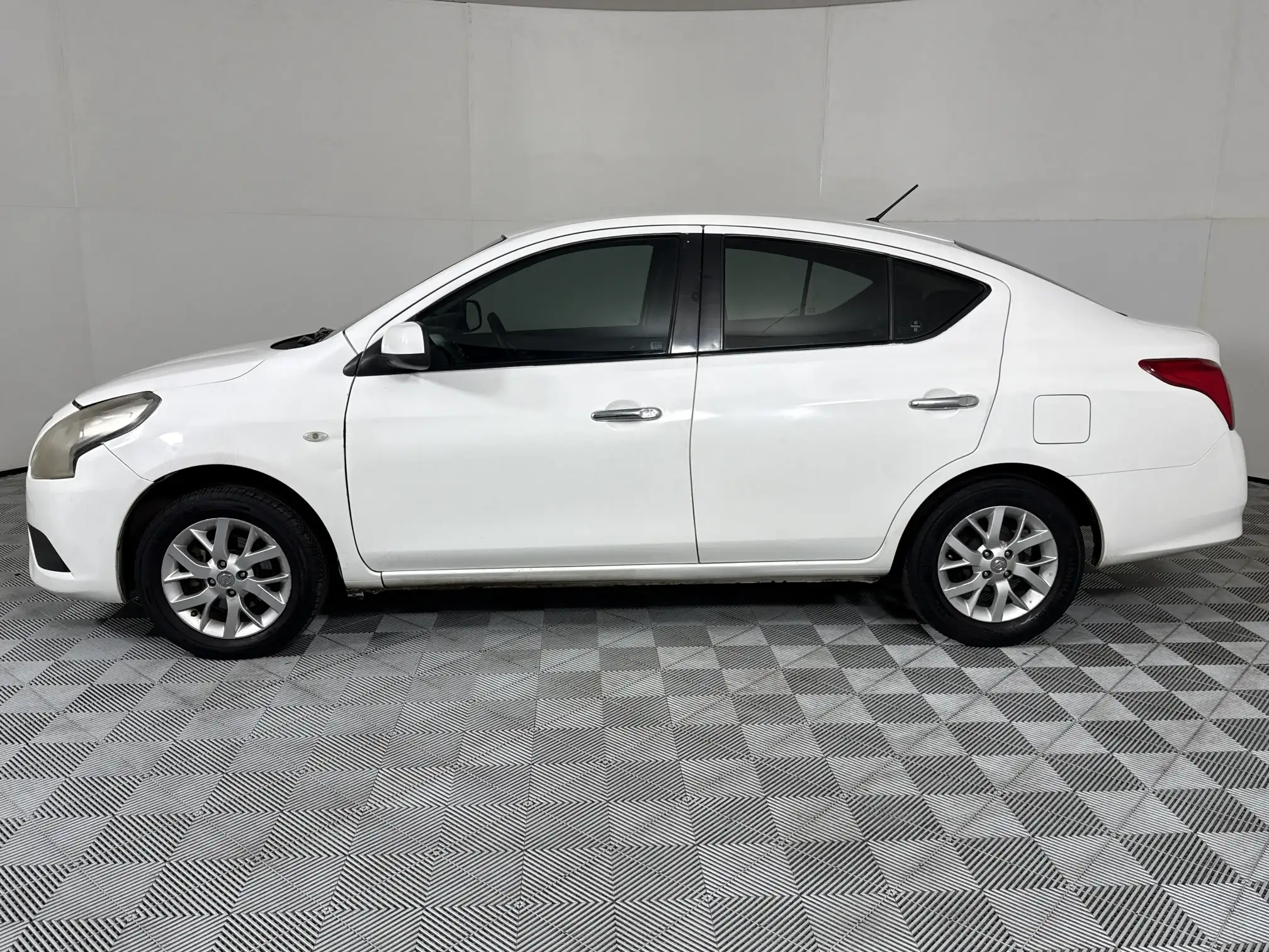 Nissan Almera