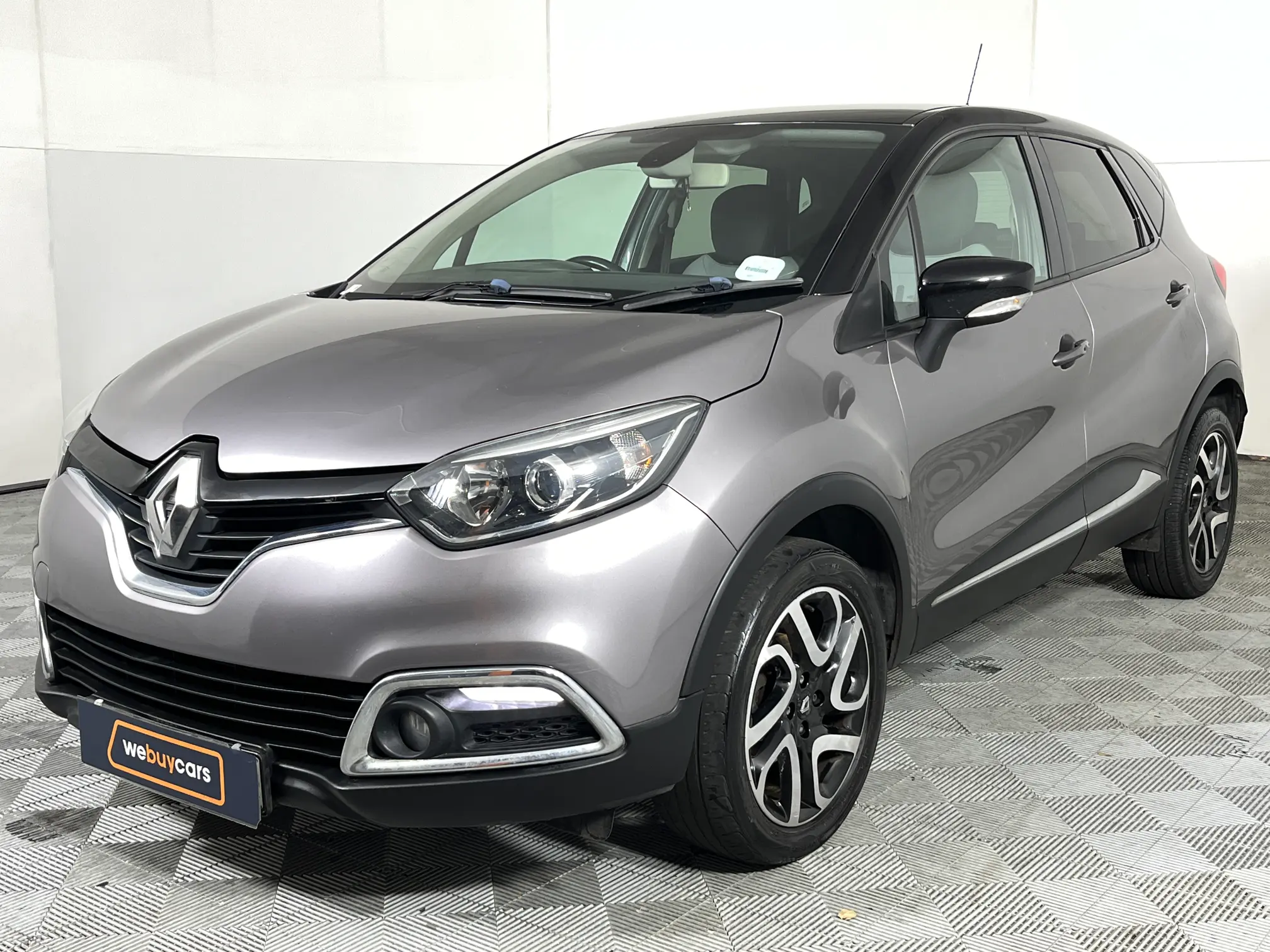 2016 Renault Captur 900t Dynamique 5-Door (66 KW)