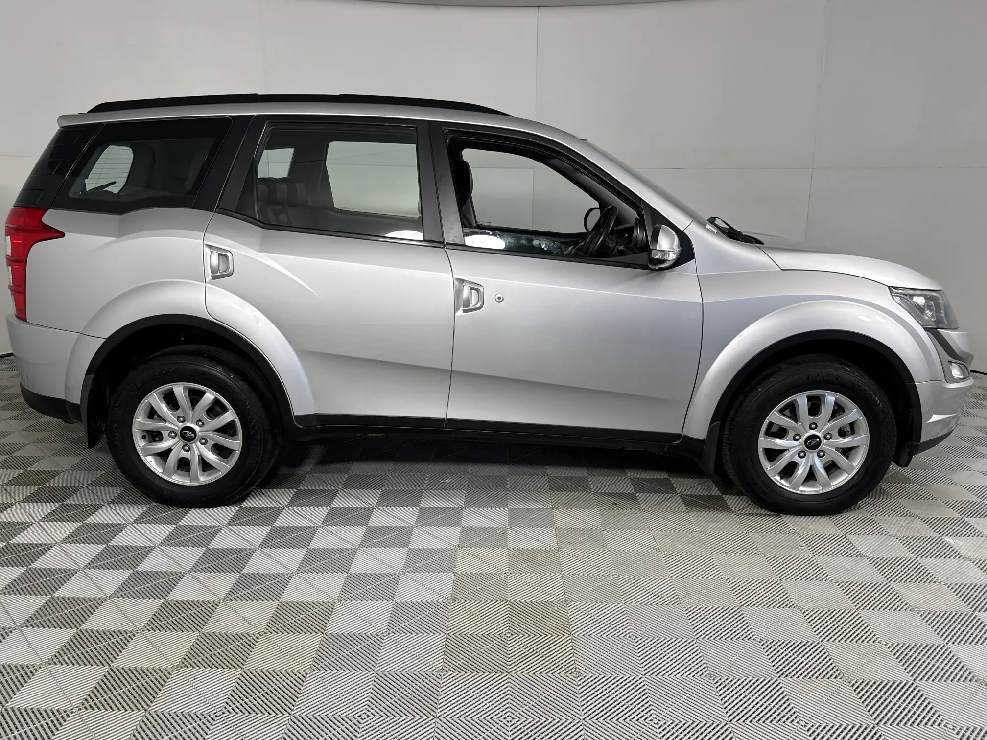 Mahindra XUV