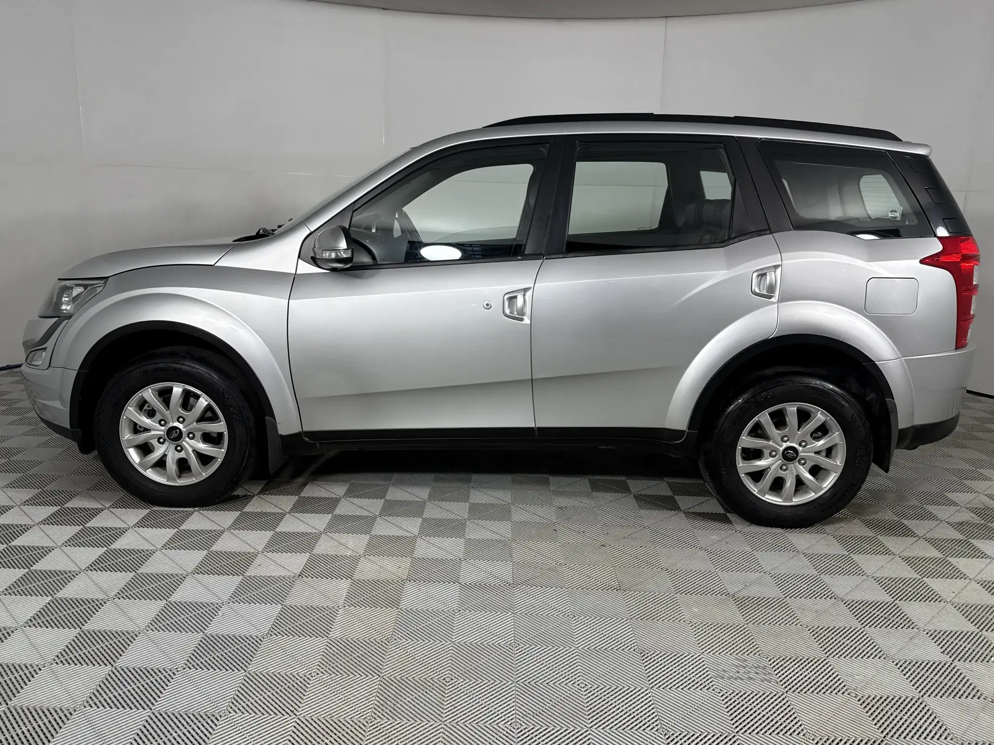 Mahindra XUV