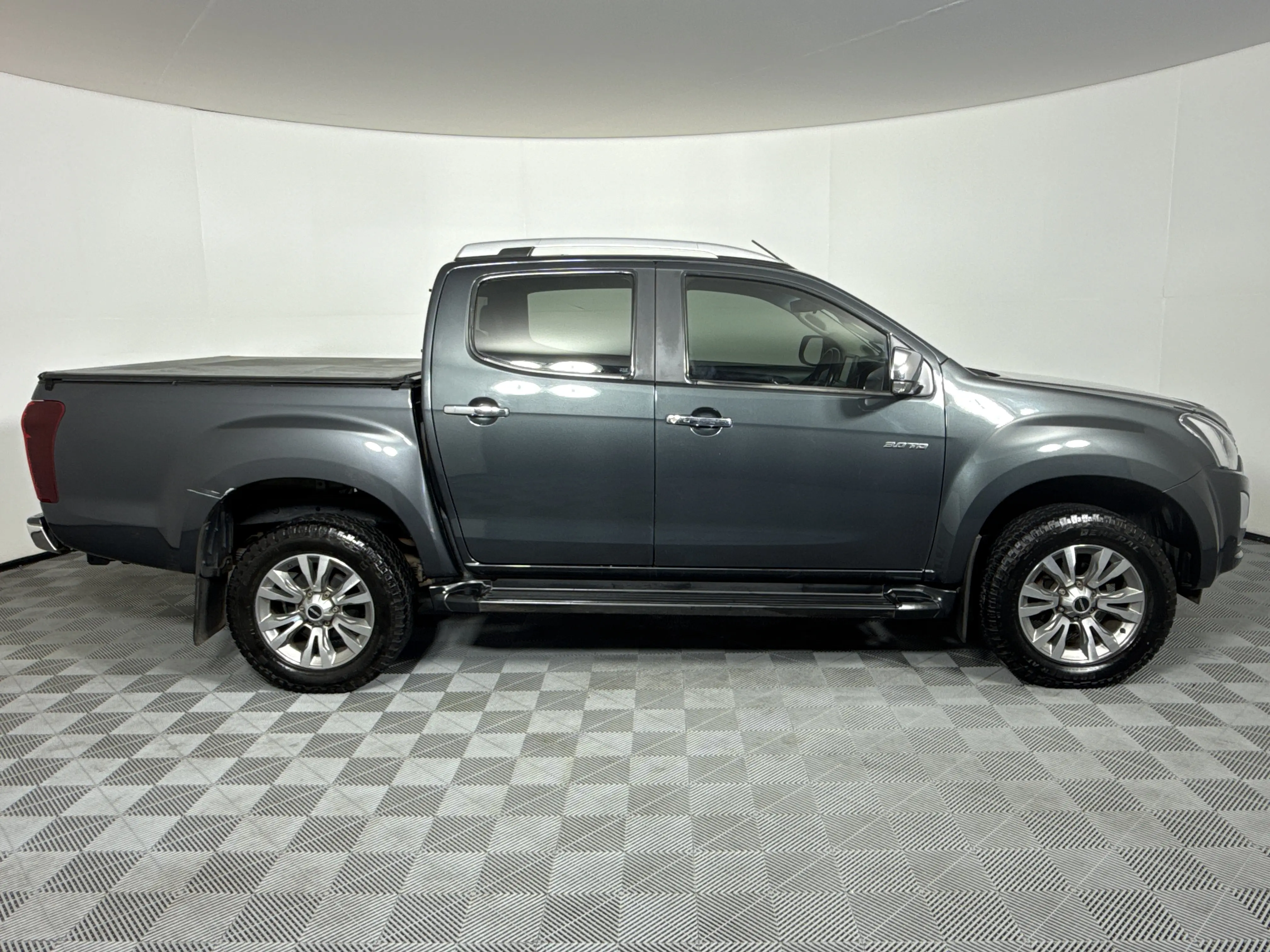 2020 Isuzu D-MAX 300 LX Auto Double Cab Pick Up, photo 4
