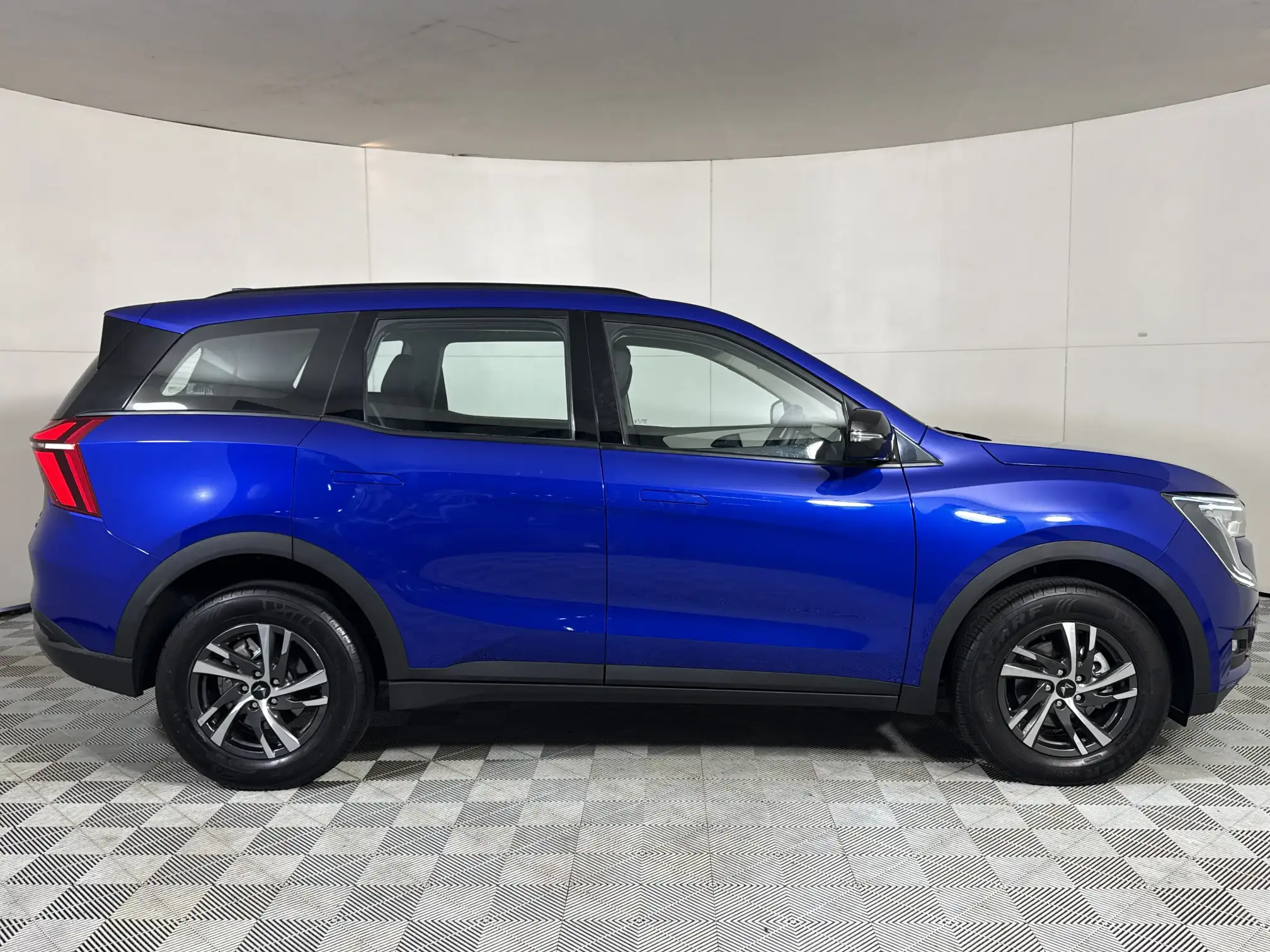 Mahindra XUV 700