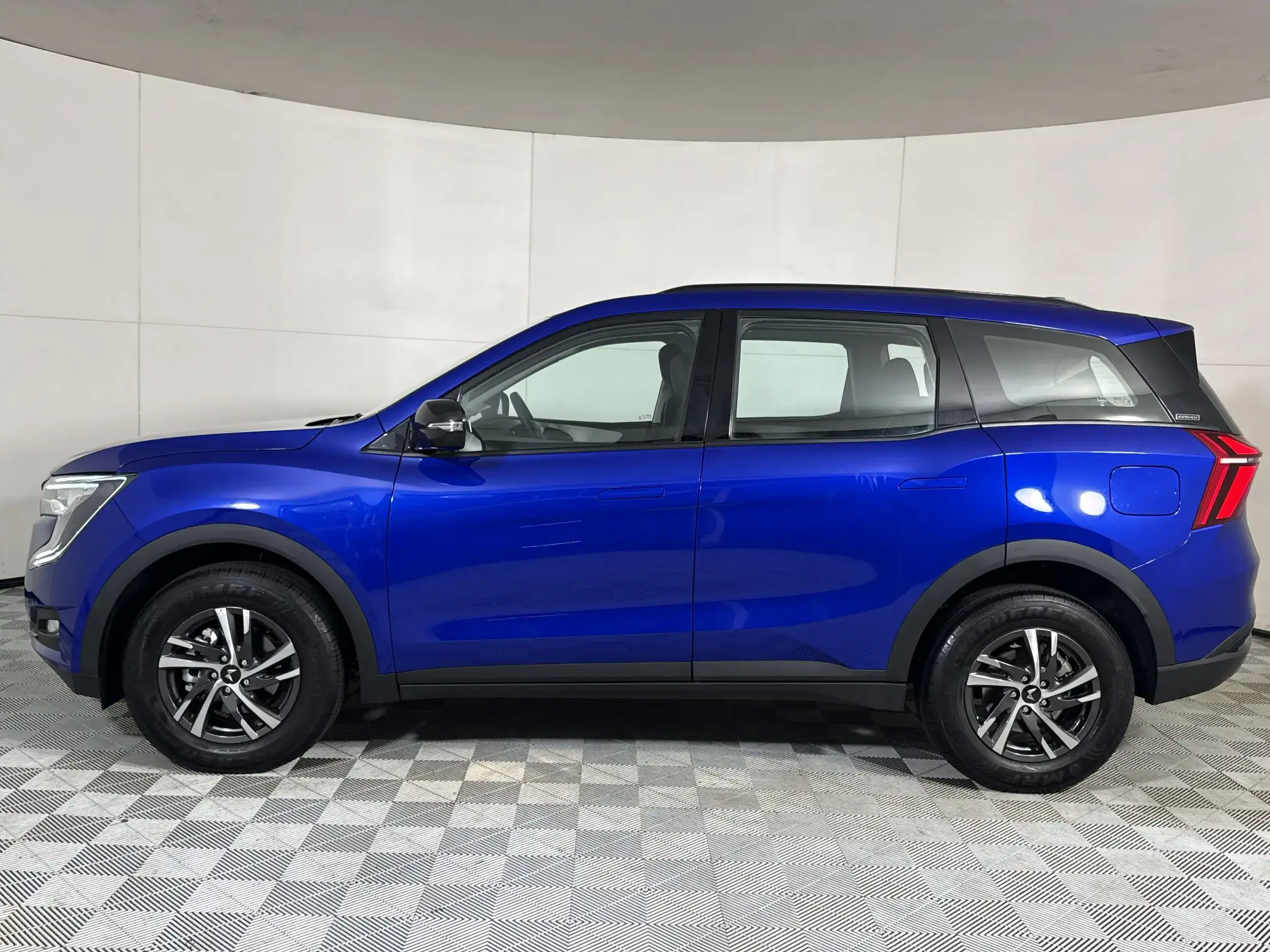 Mahindra XUV 700