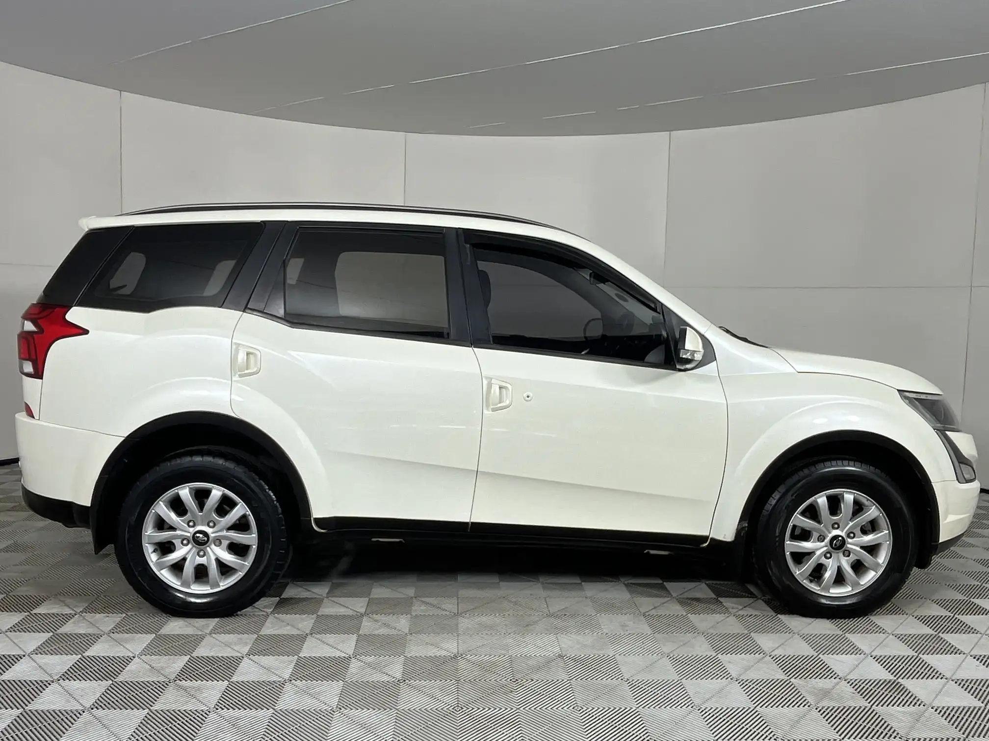 Mahindra XUV
