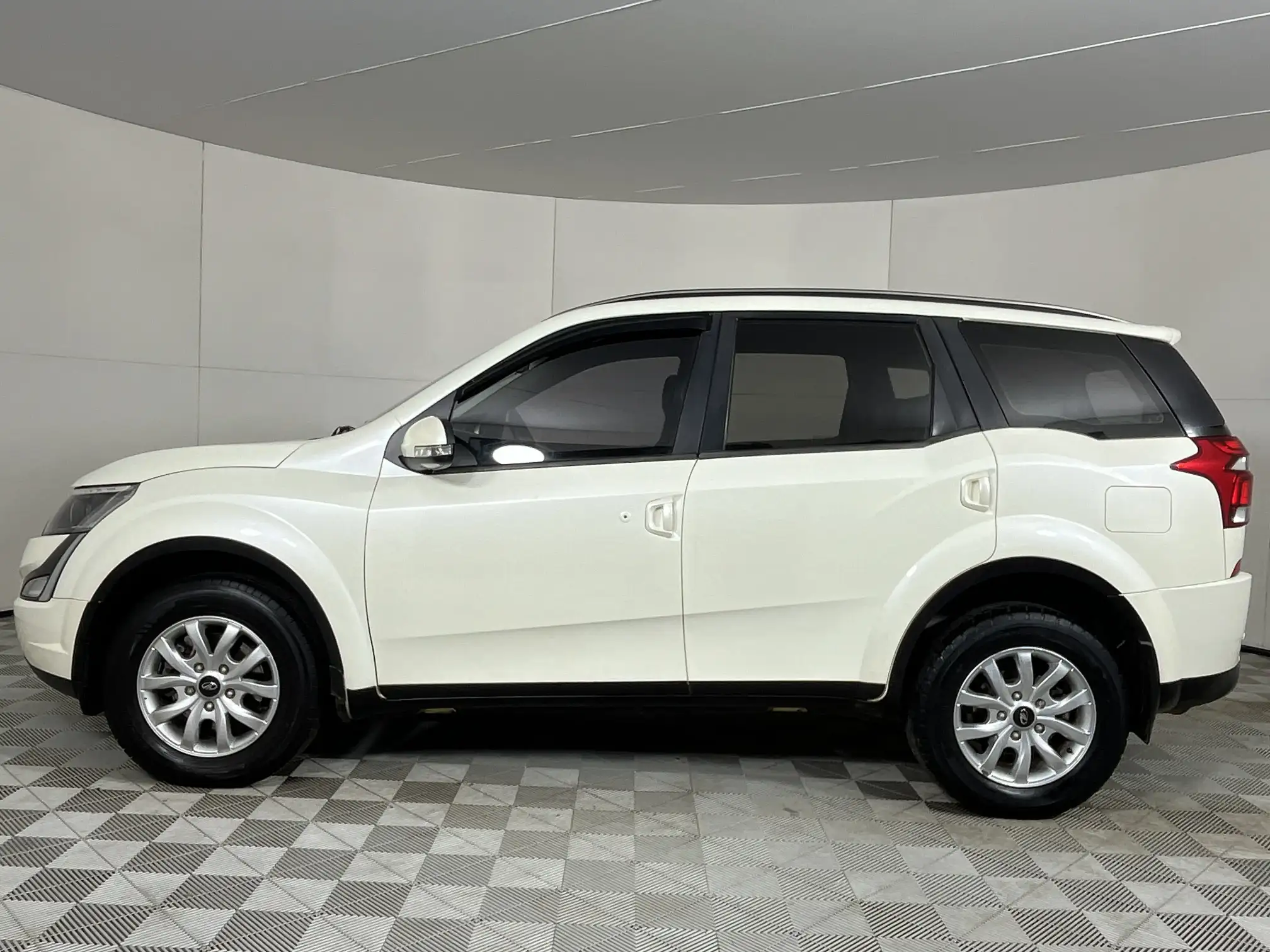 Mahindra XUV