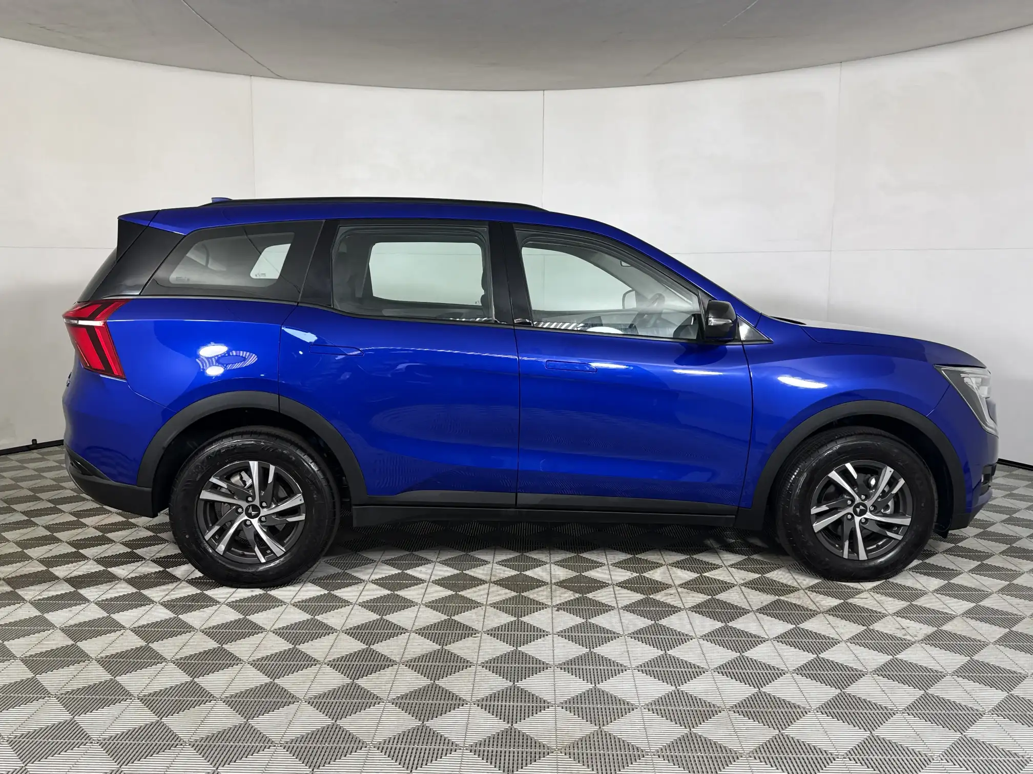 Mahindra XUV 700