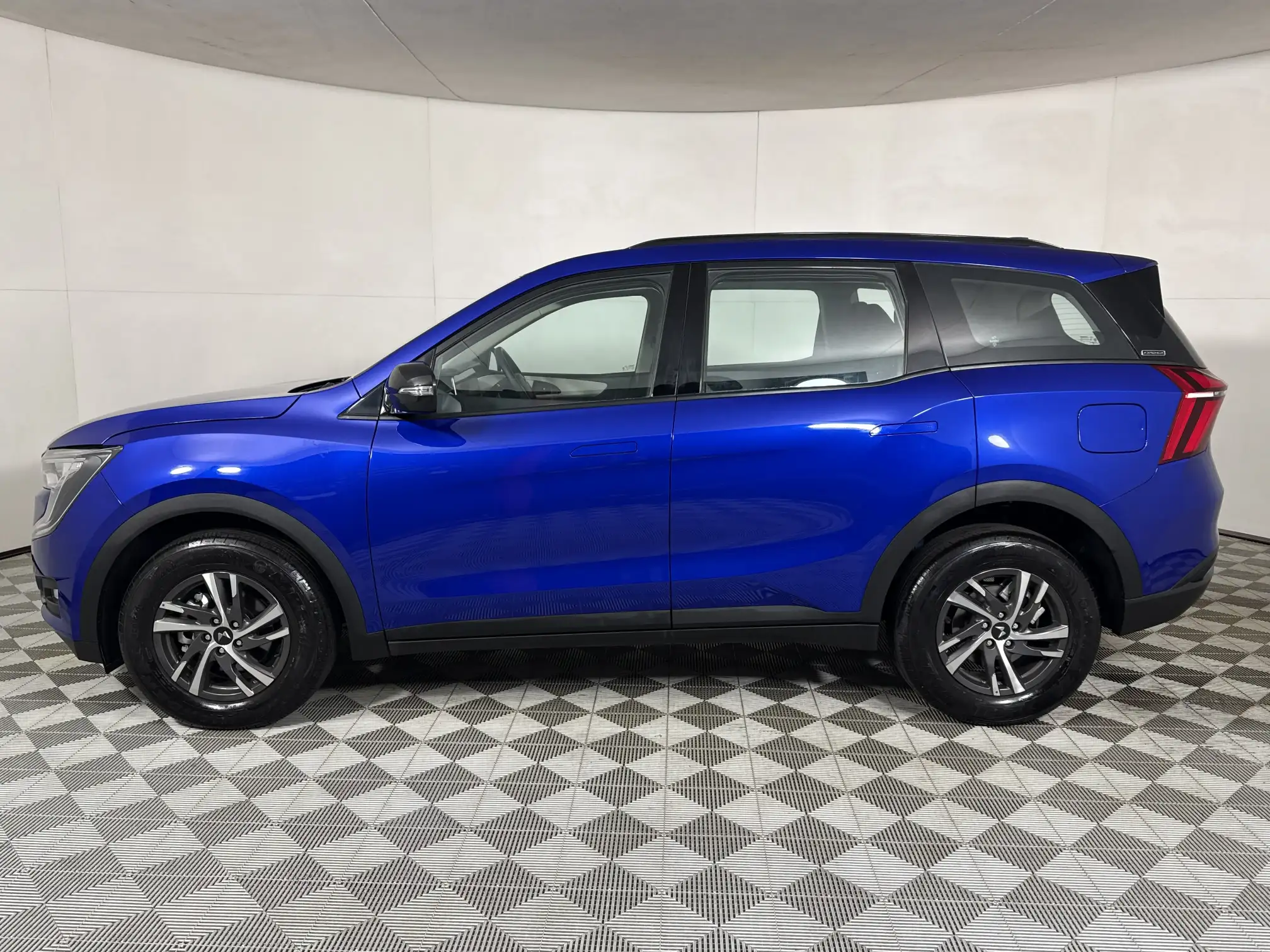 Mahindra XUV 700