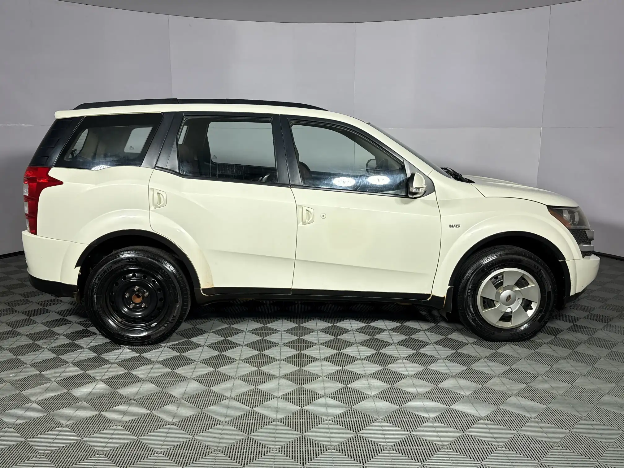 Mahindra XUV