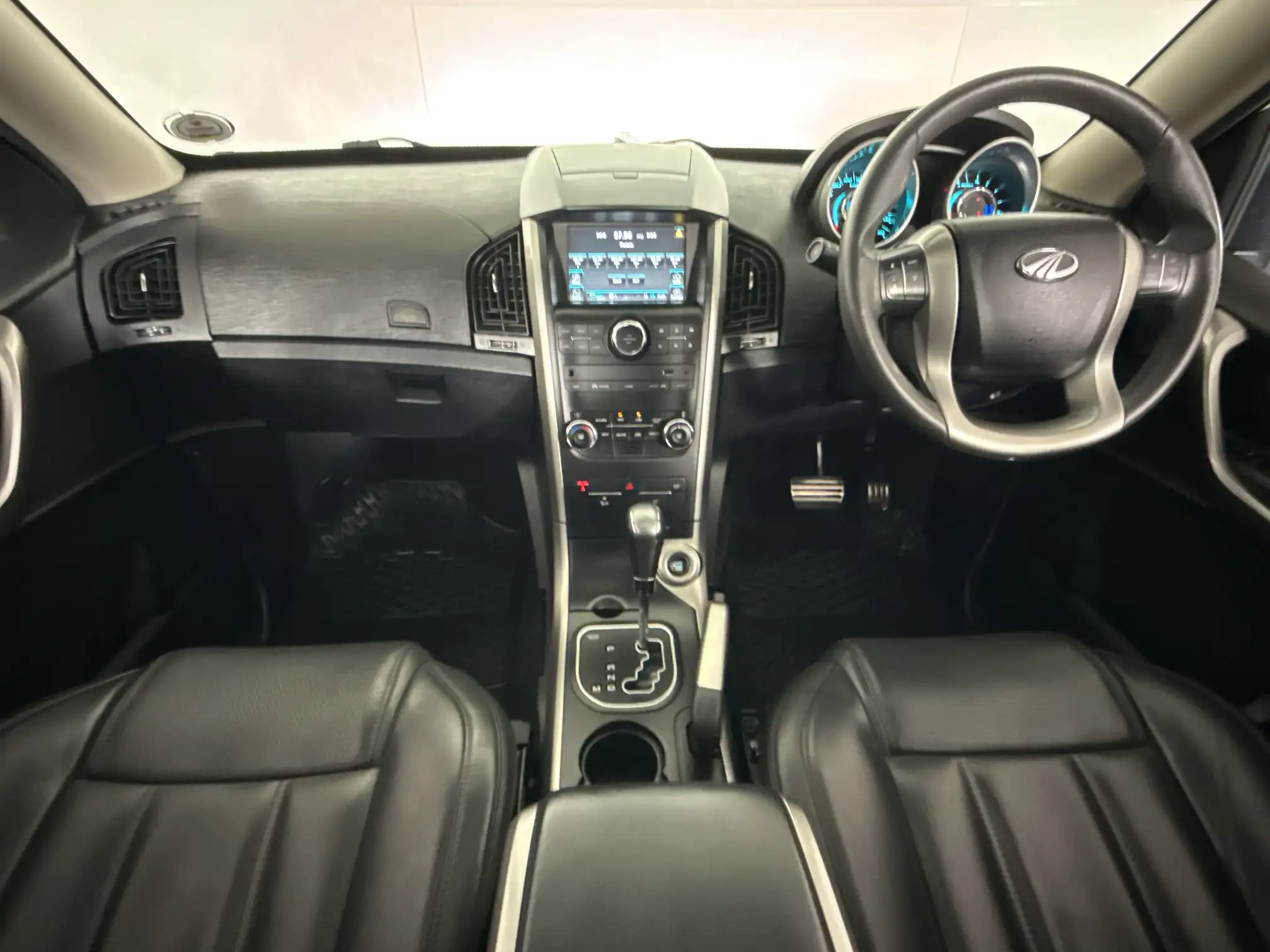 Mahindra XUV
