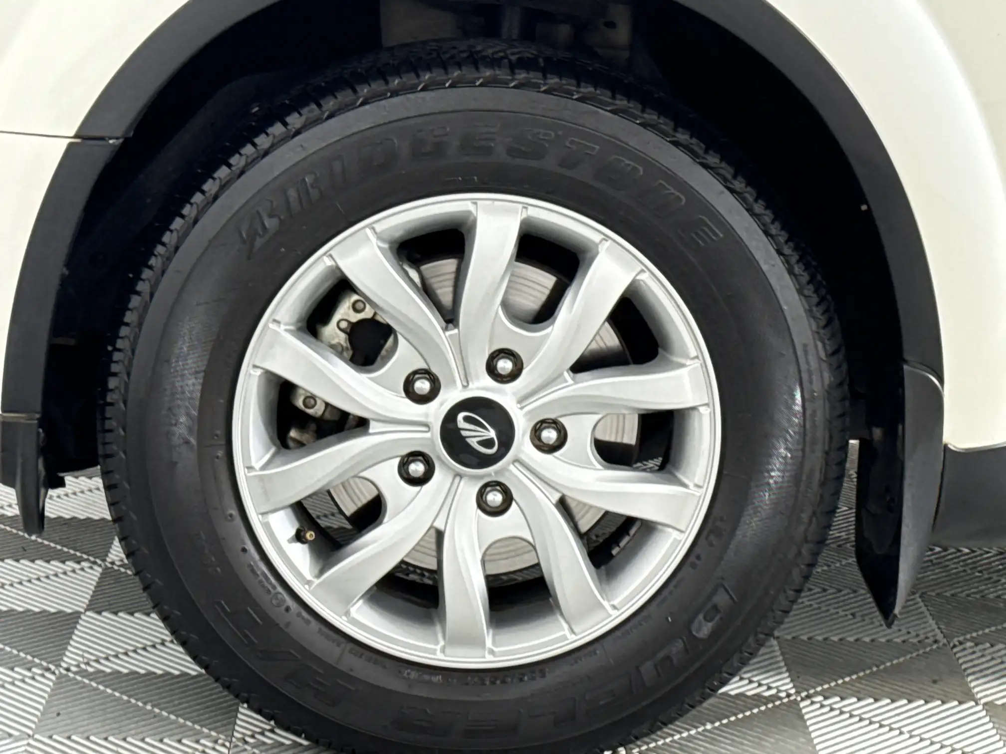 Mahindra XUV