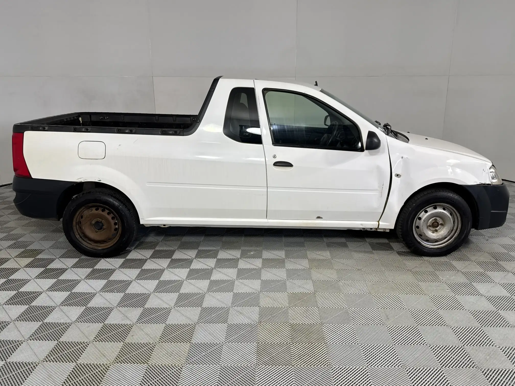 Nissan NP200