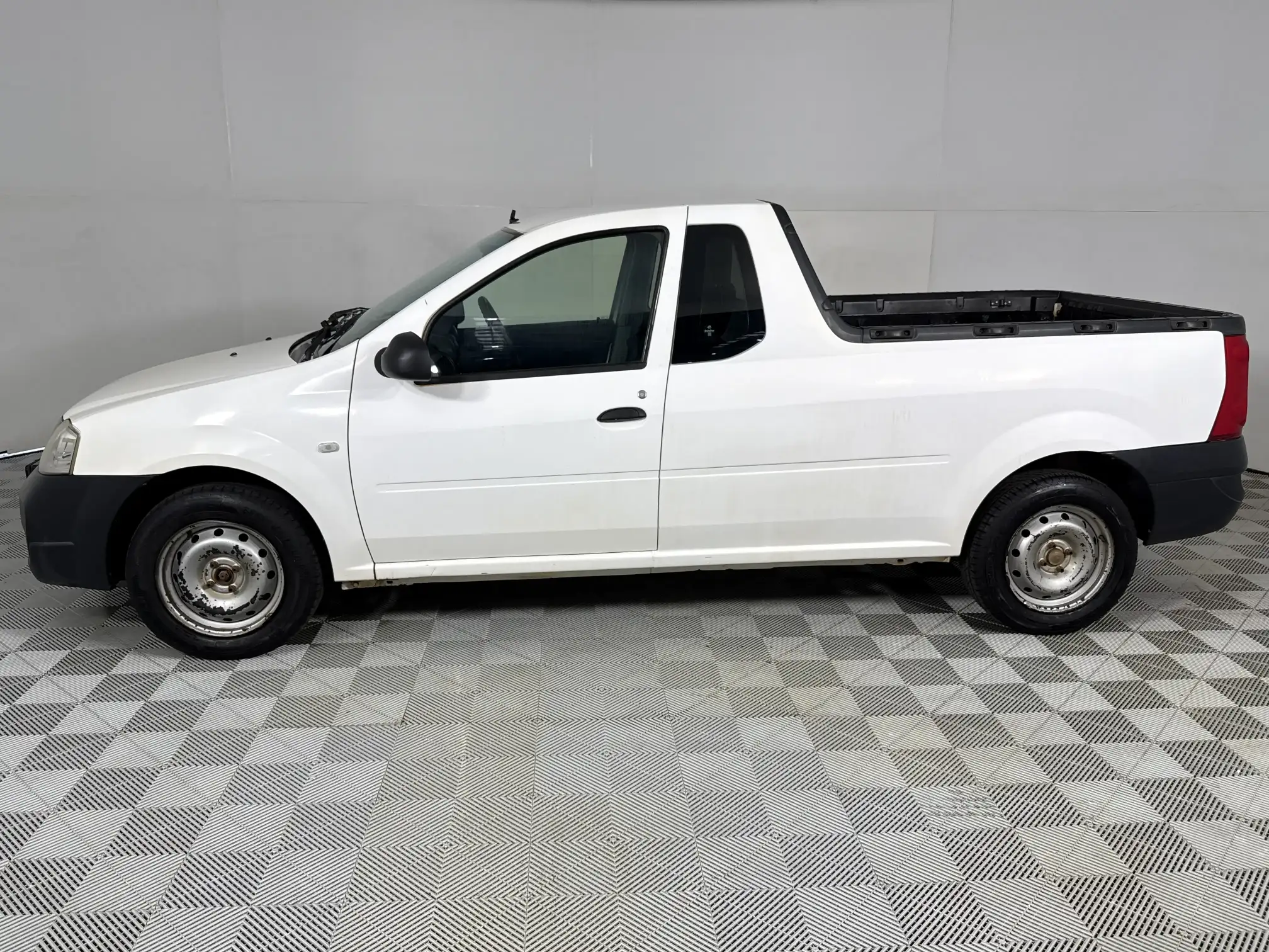 Nissan NP200