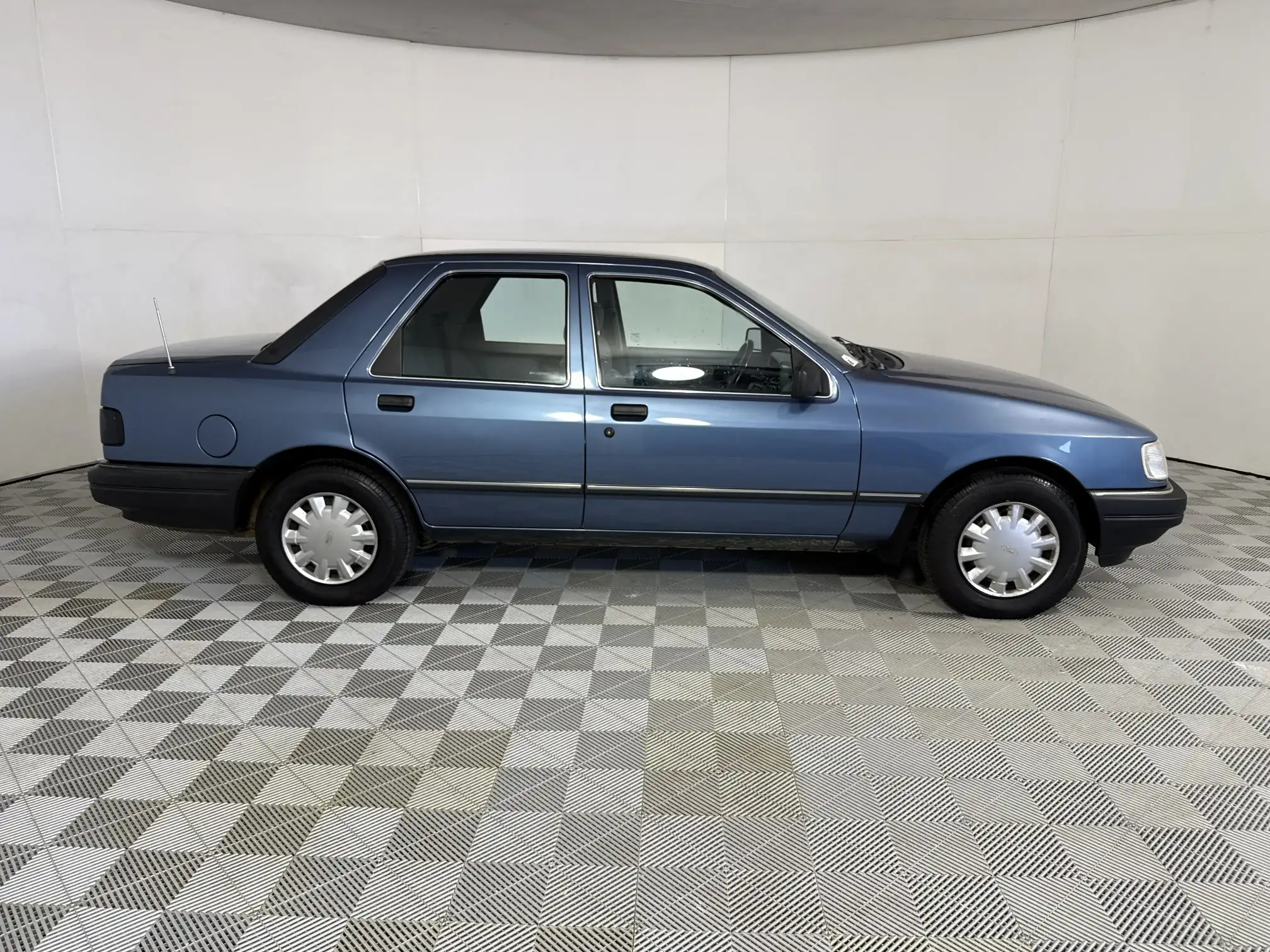 Ford Sapphire
