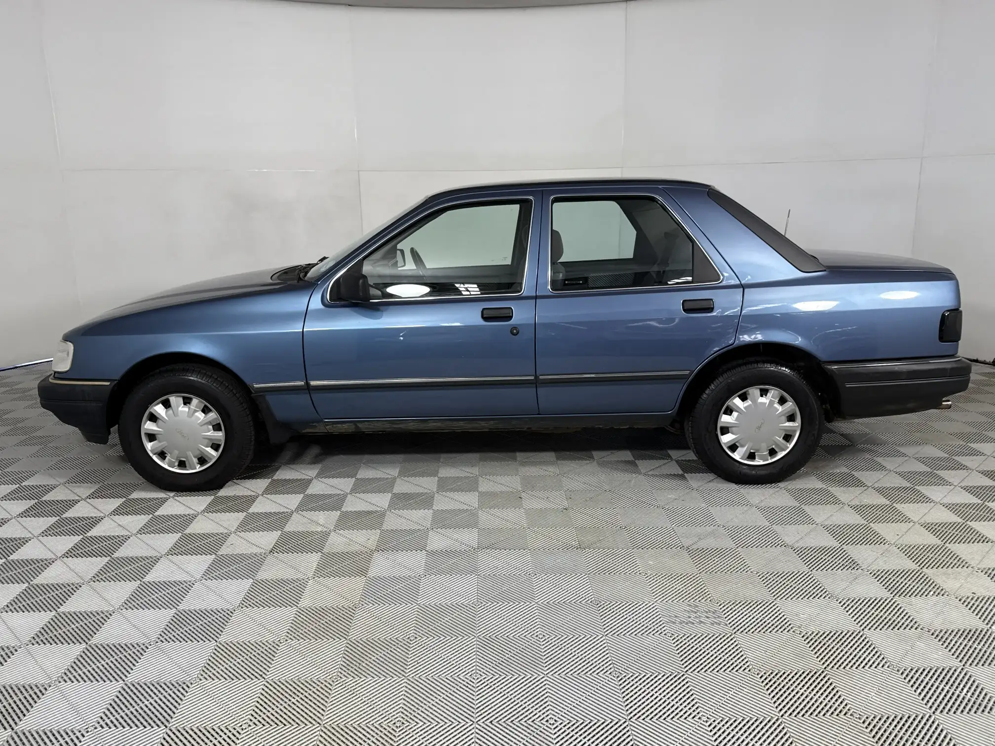 Ford Sapphire