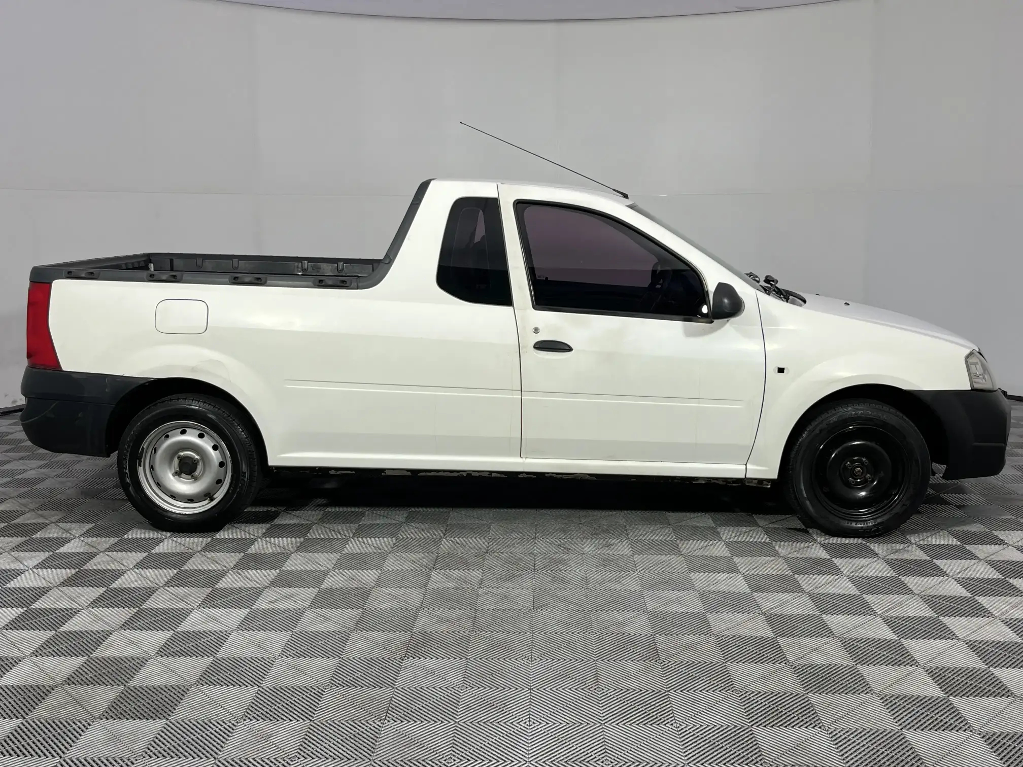 Nissan NP200