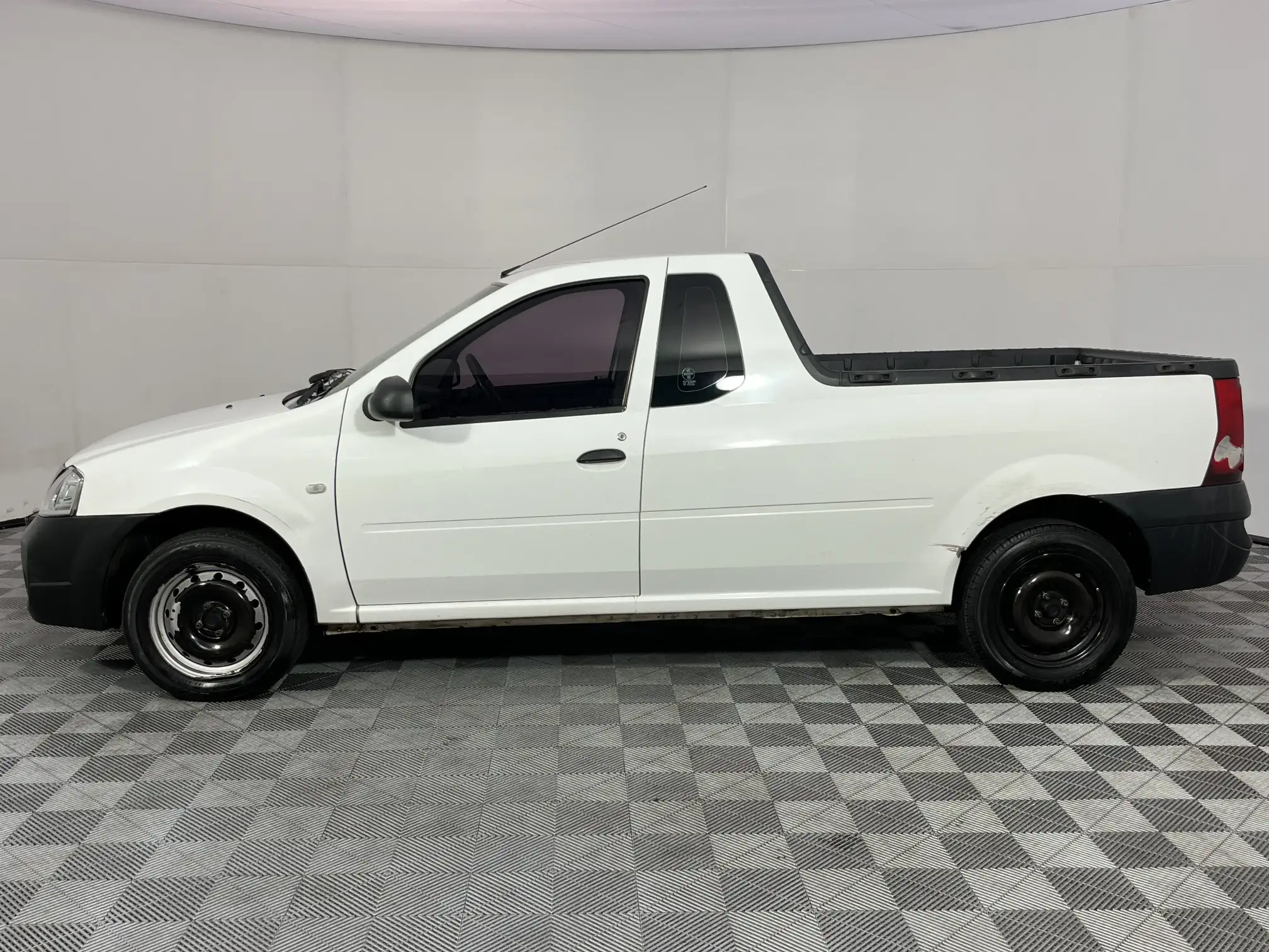 Nissan NP200