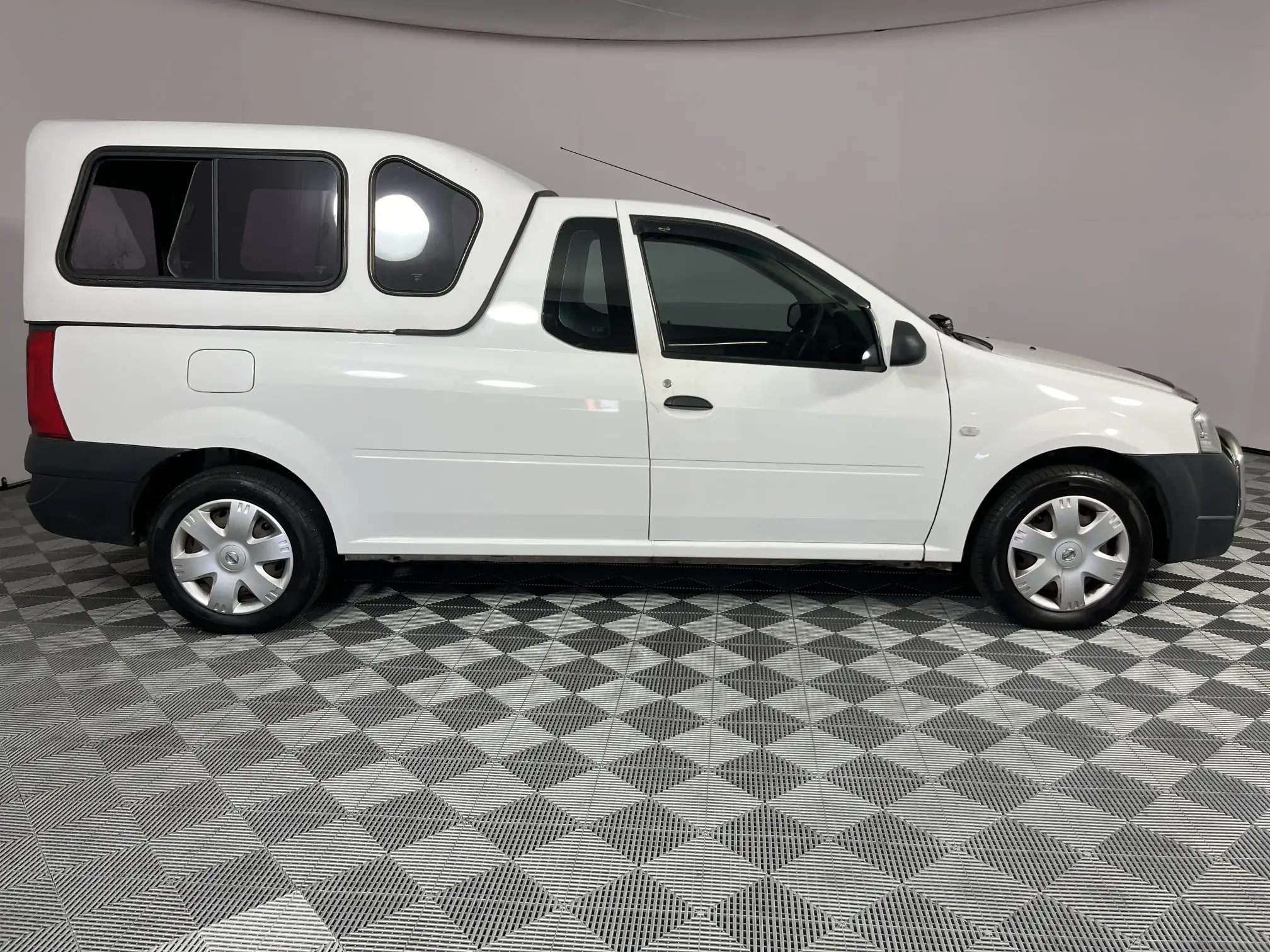 Nissan NP200