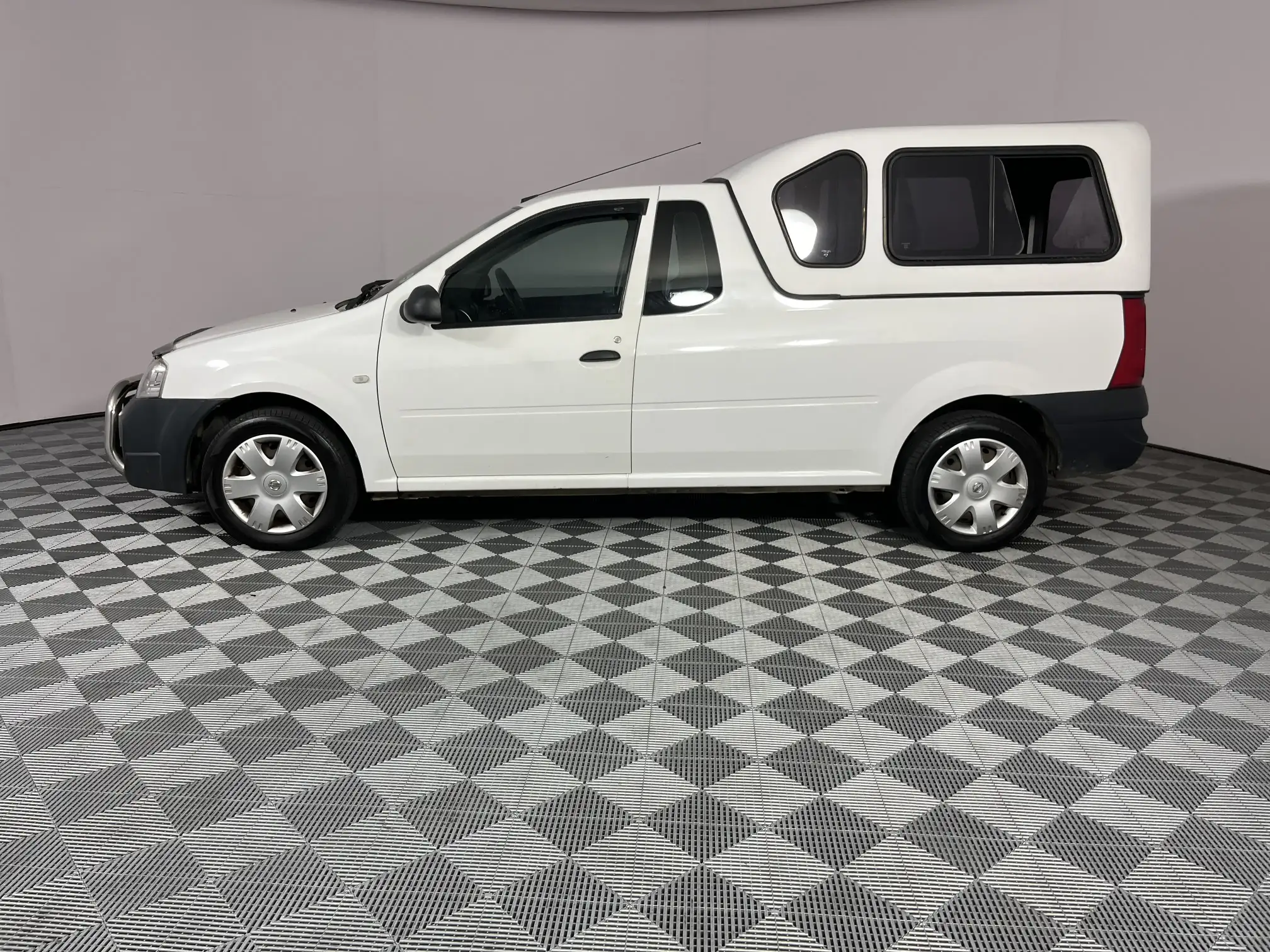 Nissan NP200