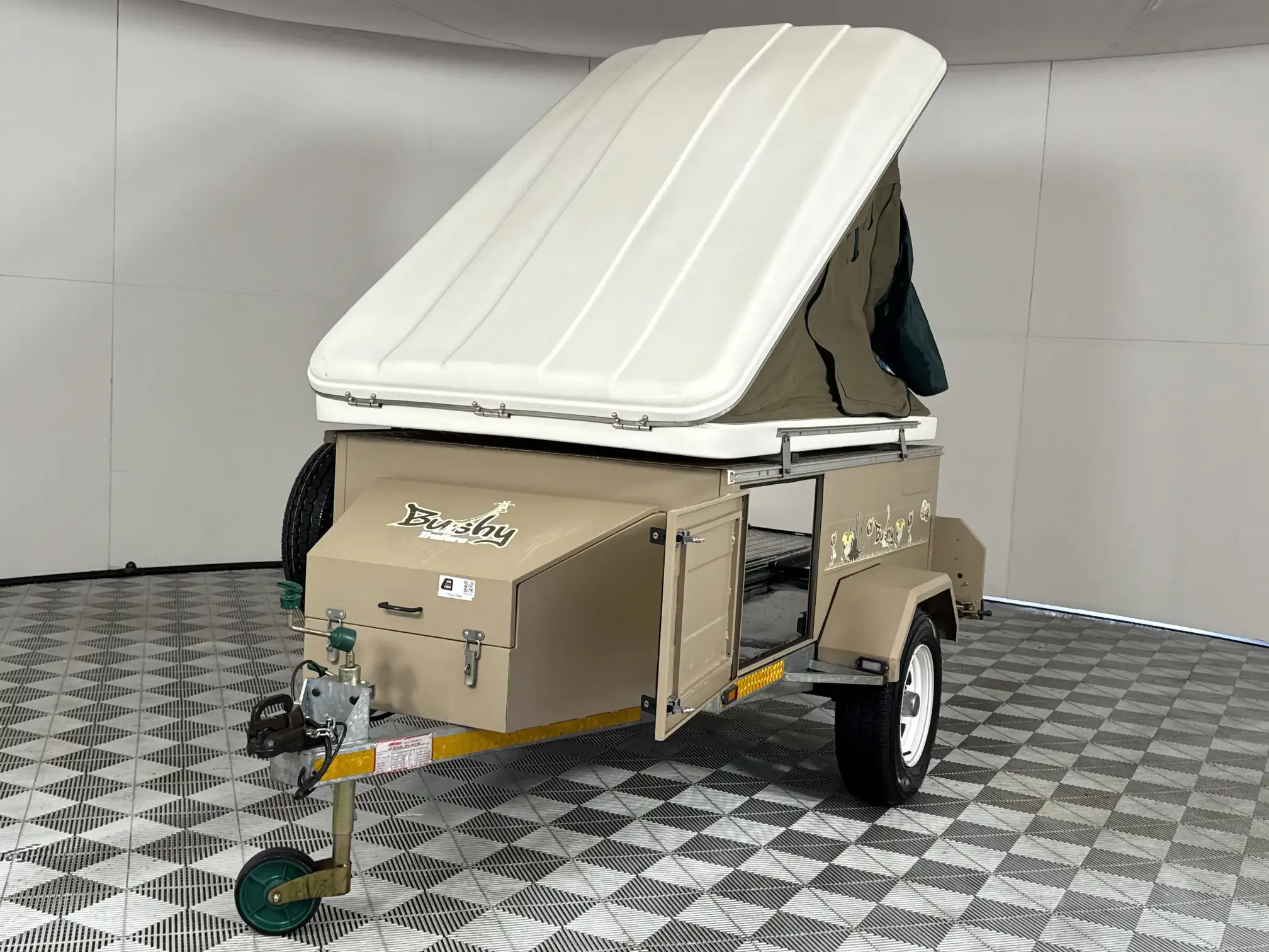 2015 Trailer Mecca Bushy
