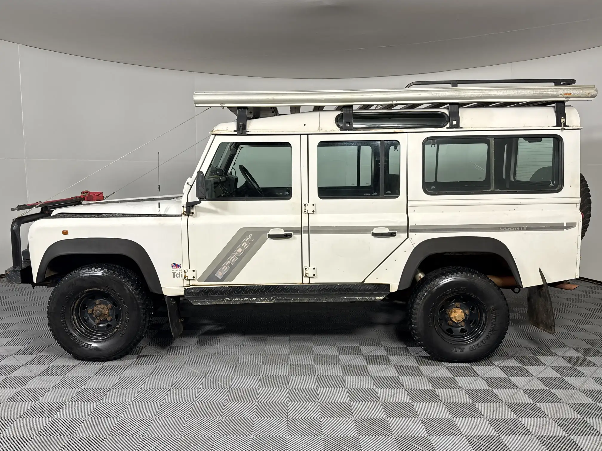 Land Rover Defender 110