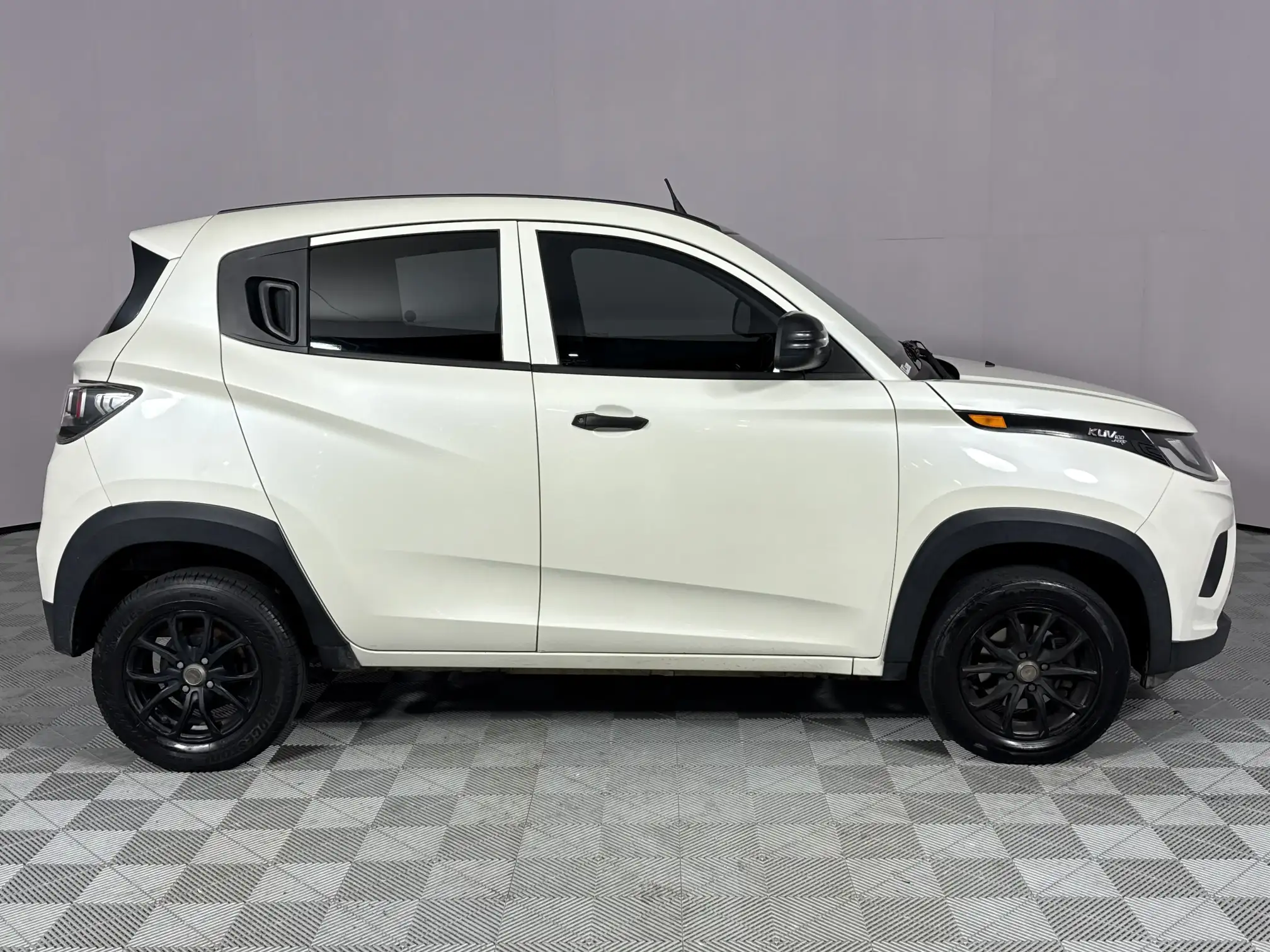 Mahindra KUV 100