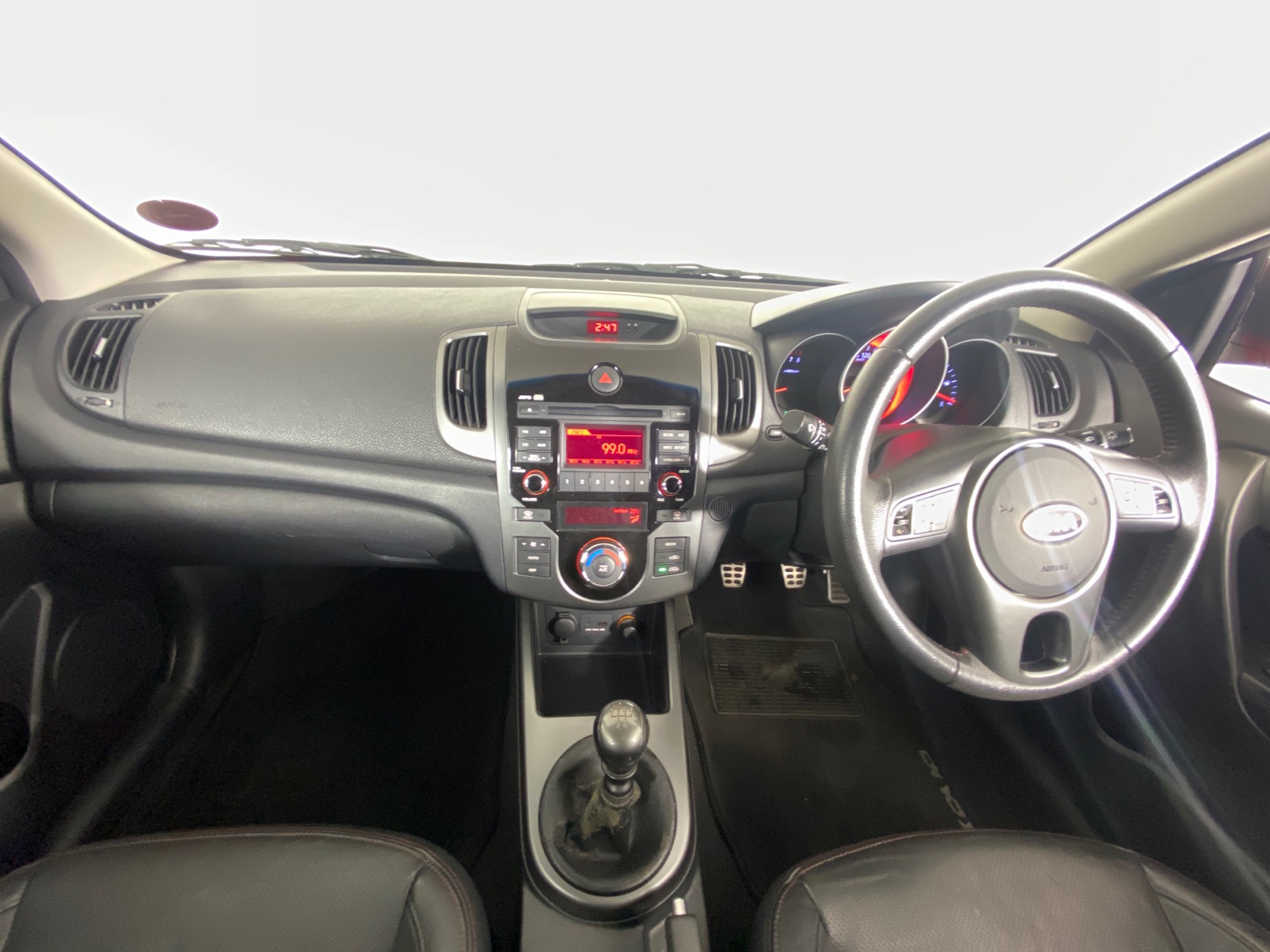 Kia cerato 2010 салон