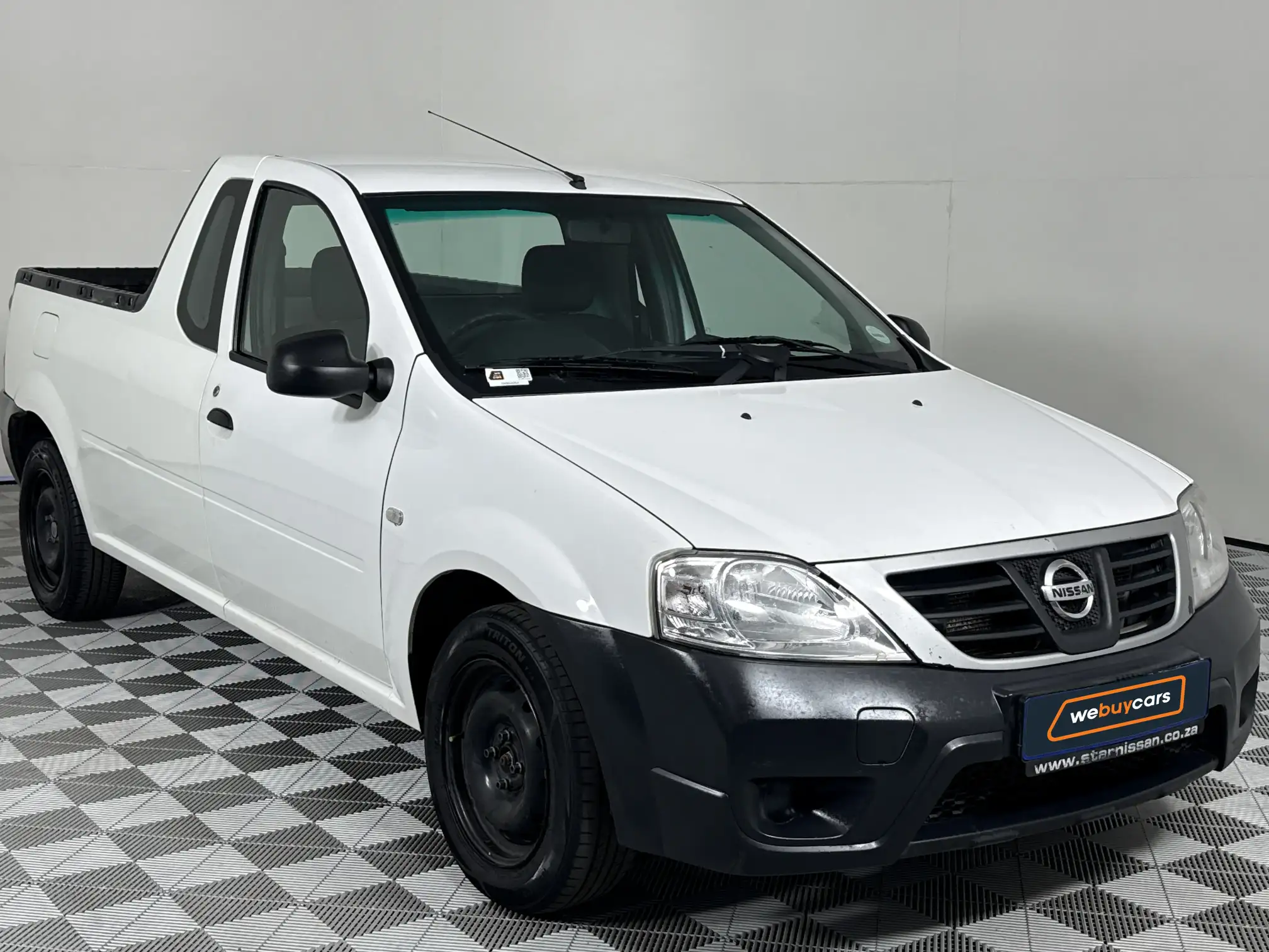 Nissan NP200