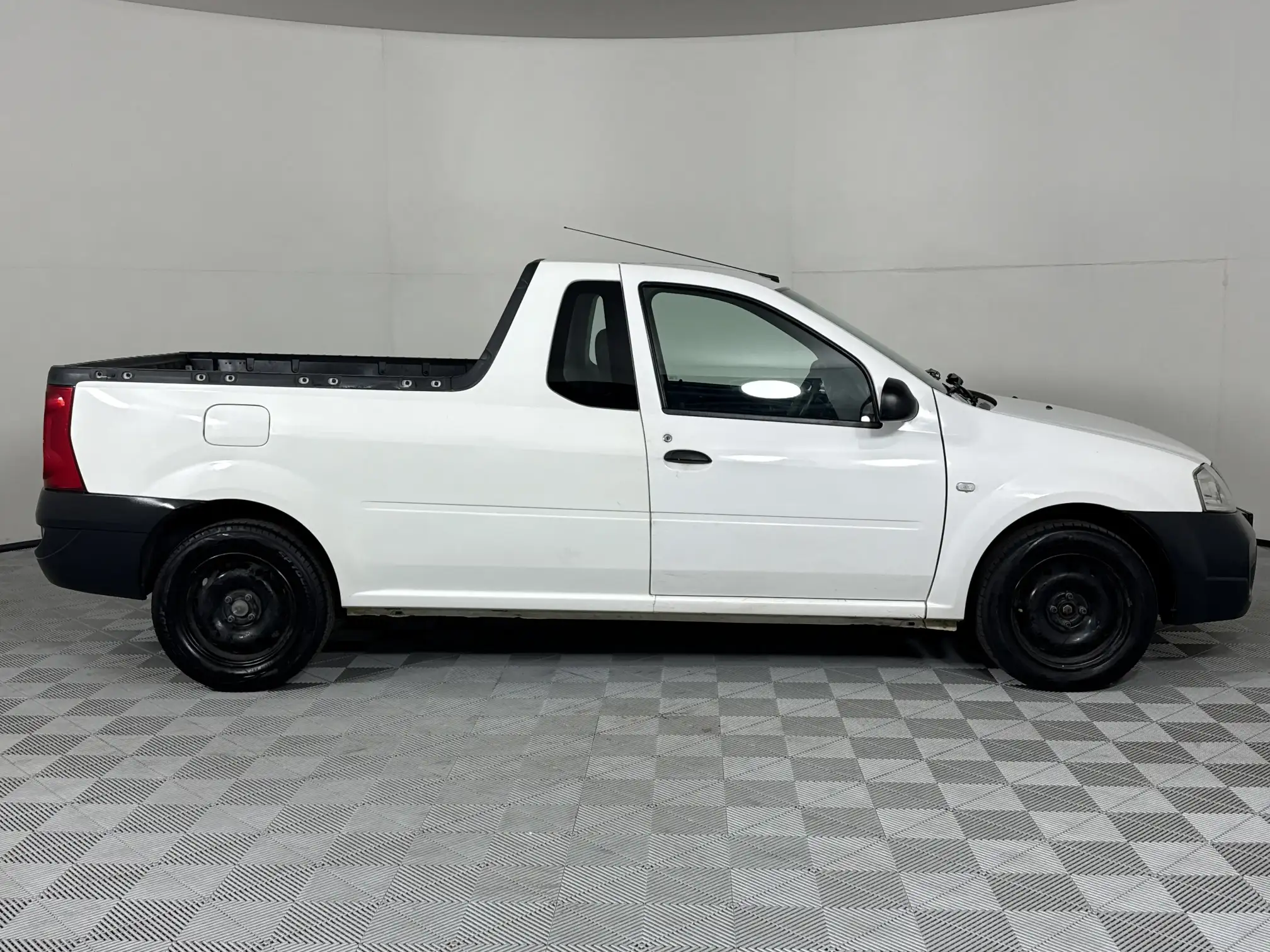 Nissan NP200