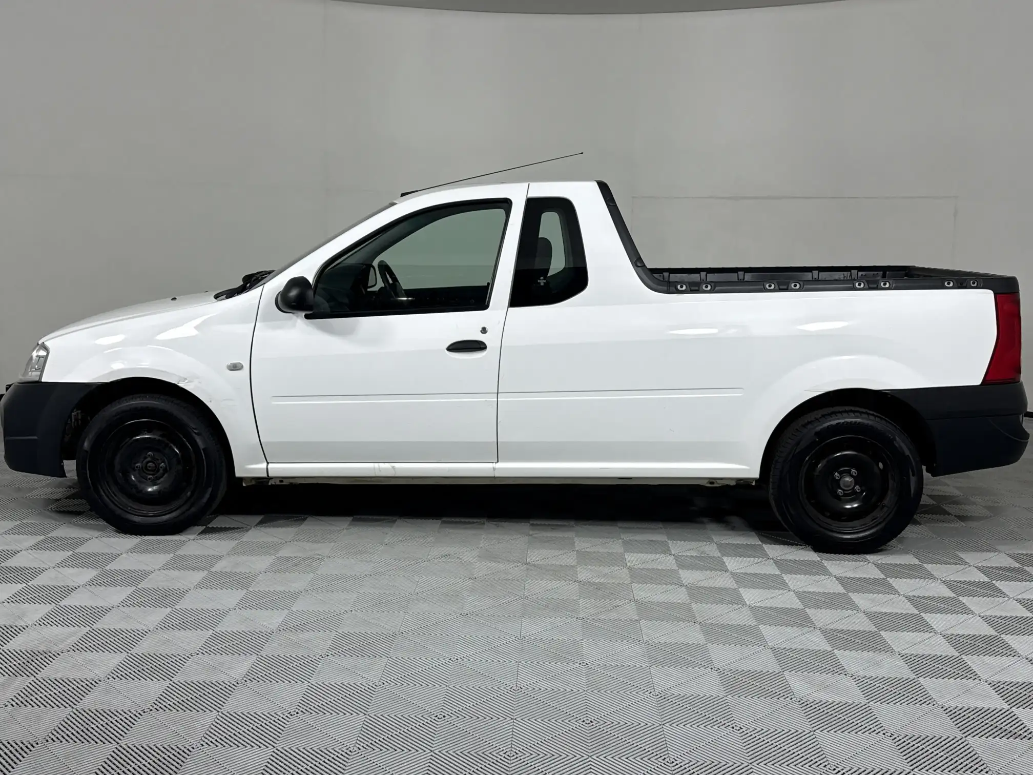 Nissan NP200
