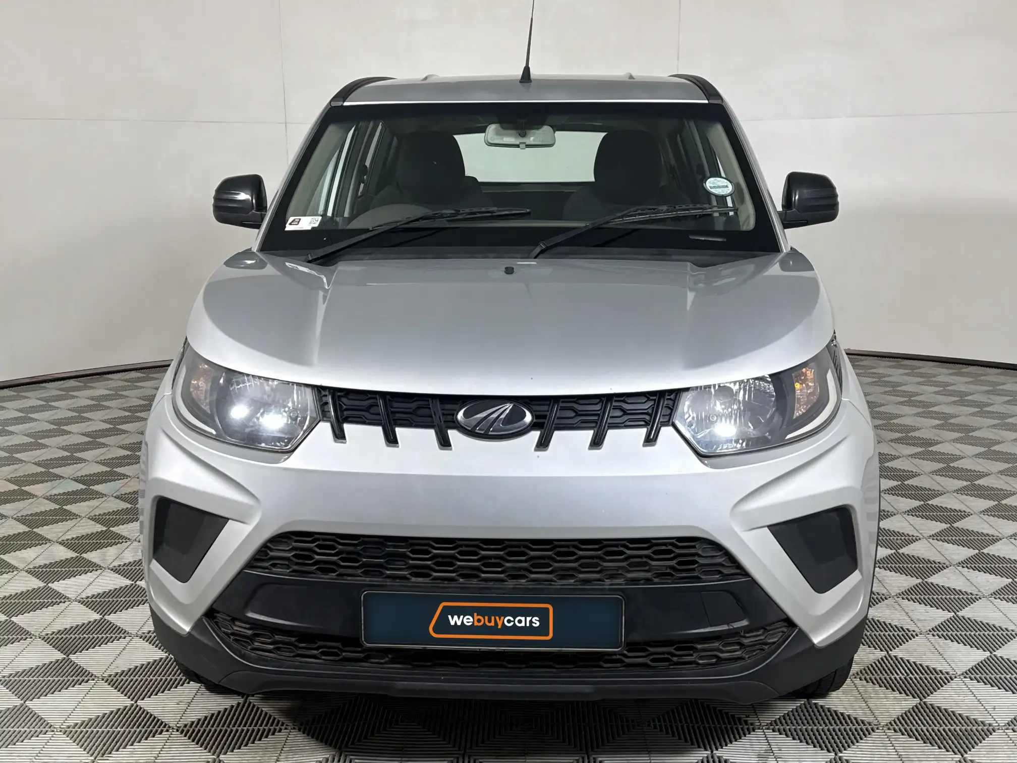 Mahindra KUV 100