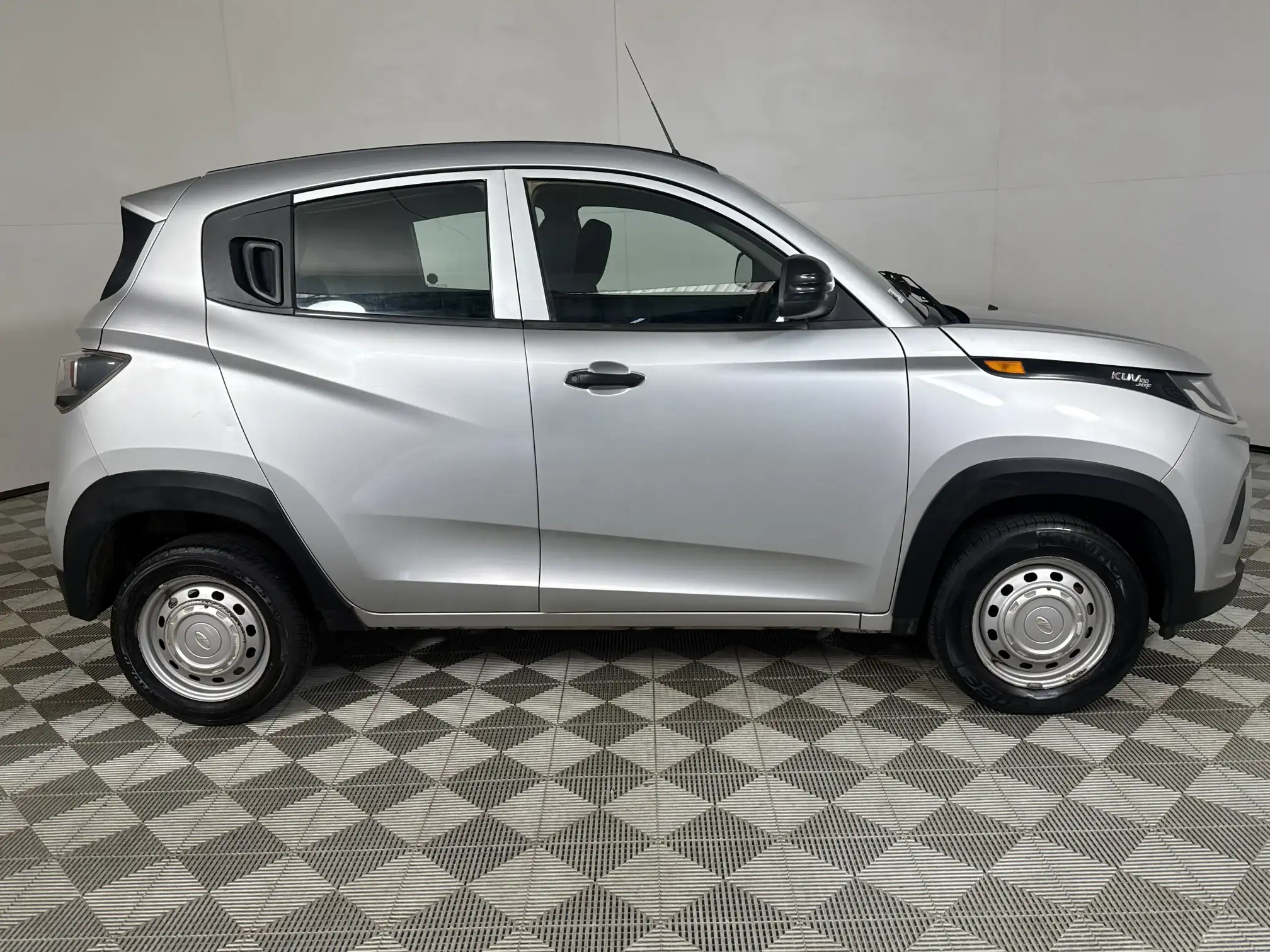 Mahindra KUV 100
