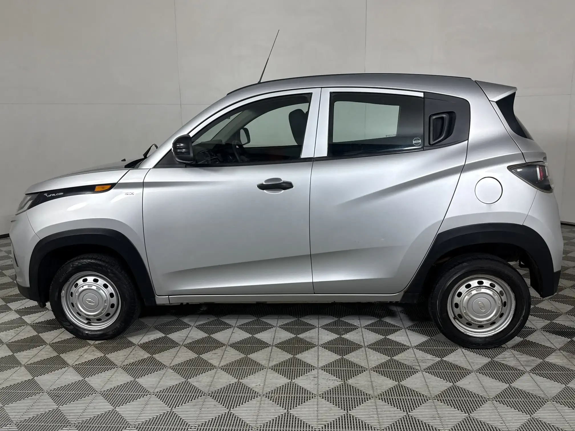 Mahindra KUV 100
