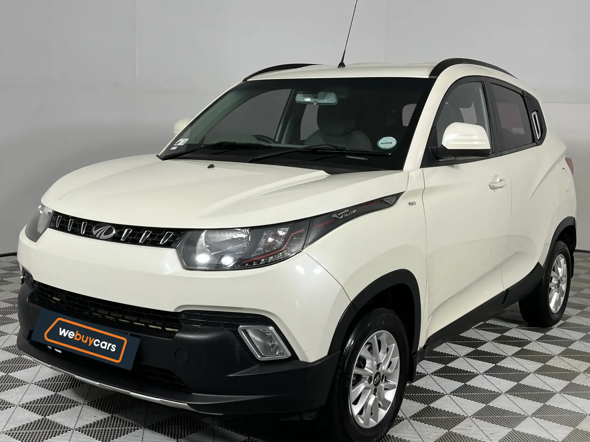 Mahindra KUV 100