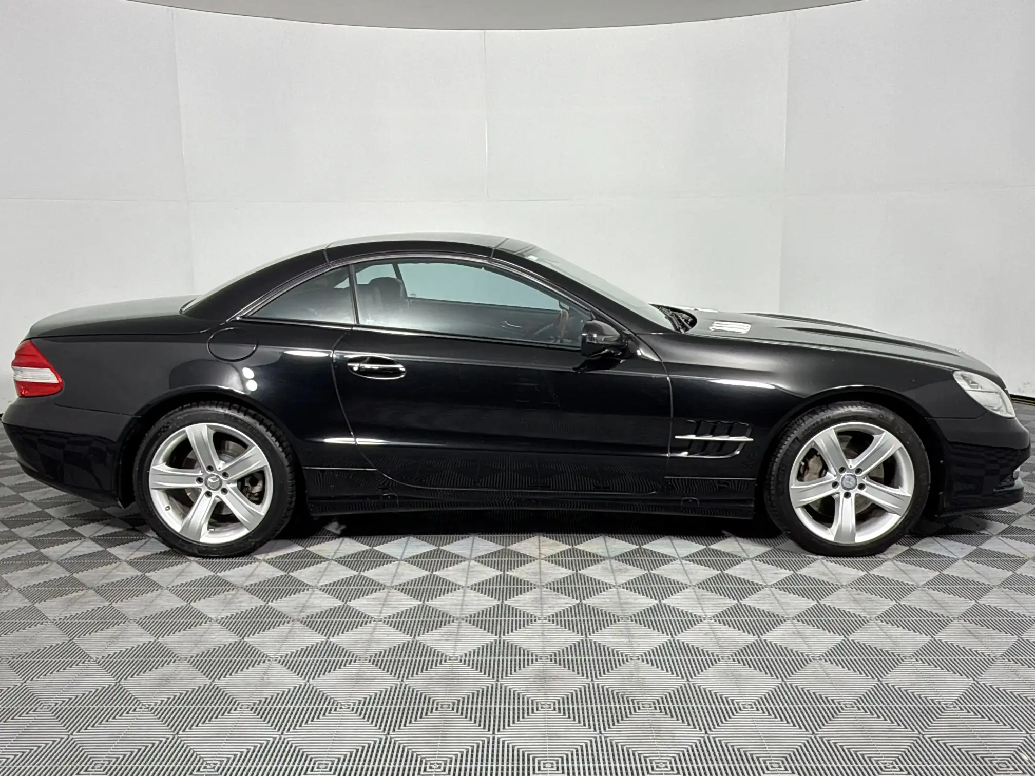 Mercedes-Benz SL Class Cabriolet